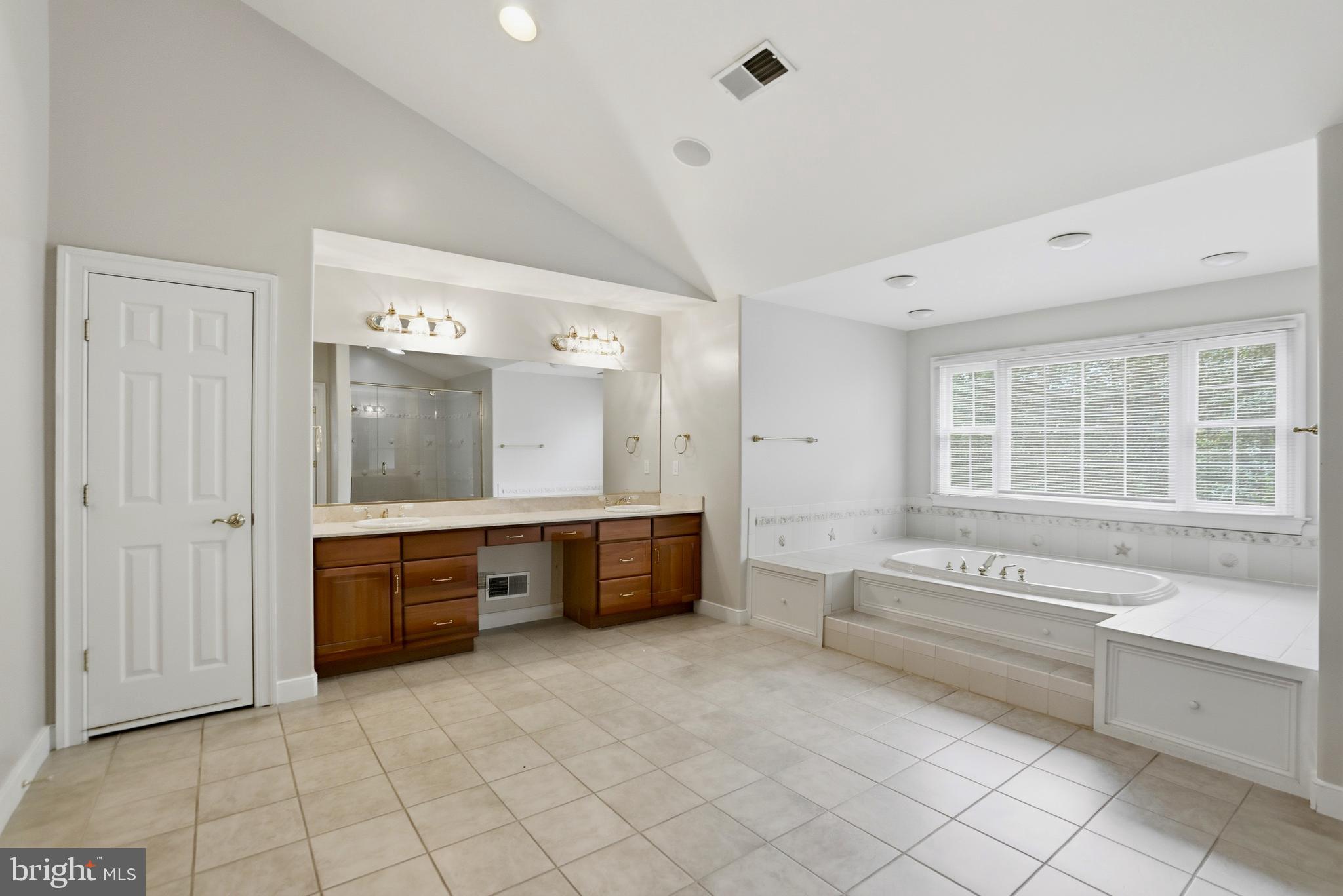 WAPLES CREST - Residential