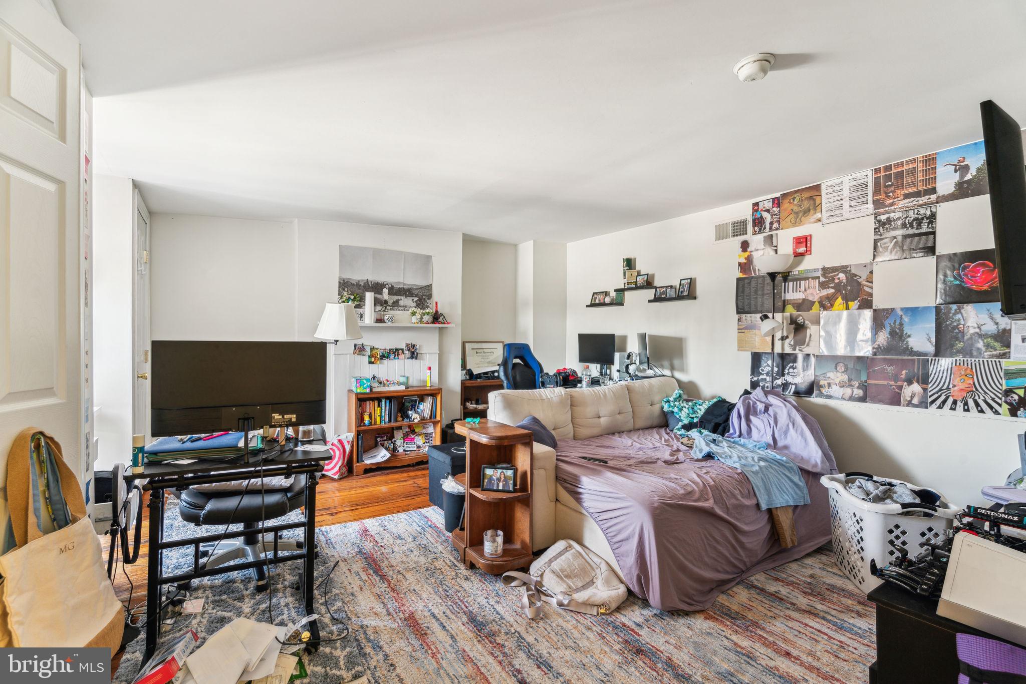 RITTENHOUSE SQUARE - Residential Income