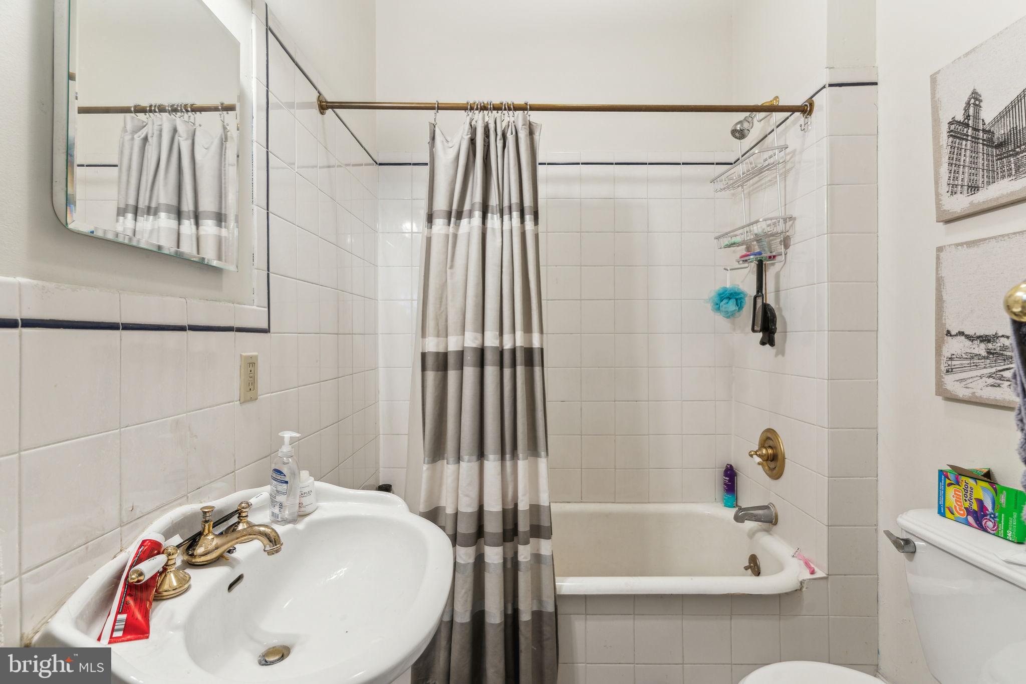 RITTENHOUSE SQUARE - Residential Income