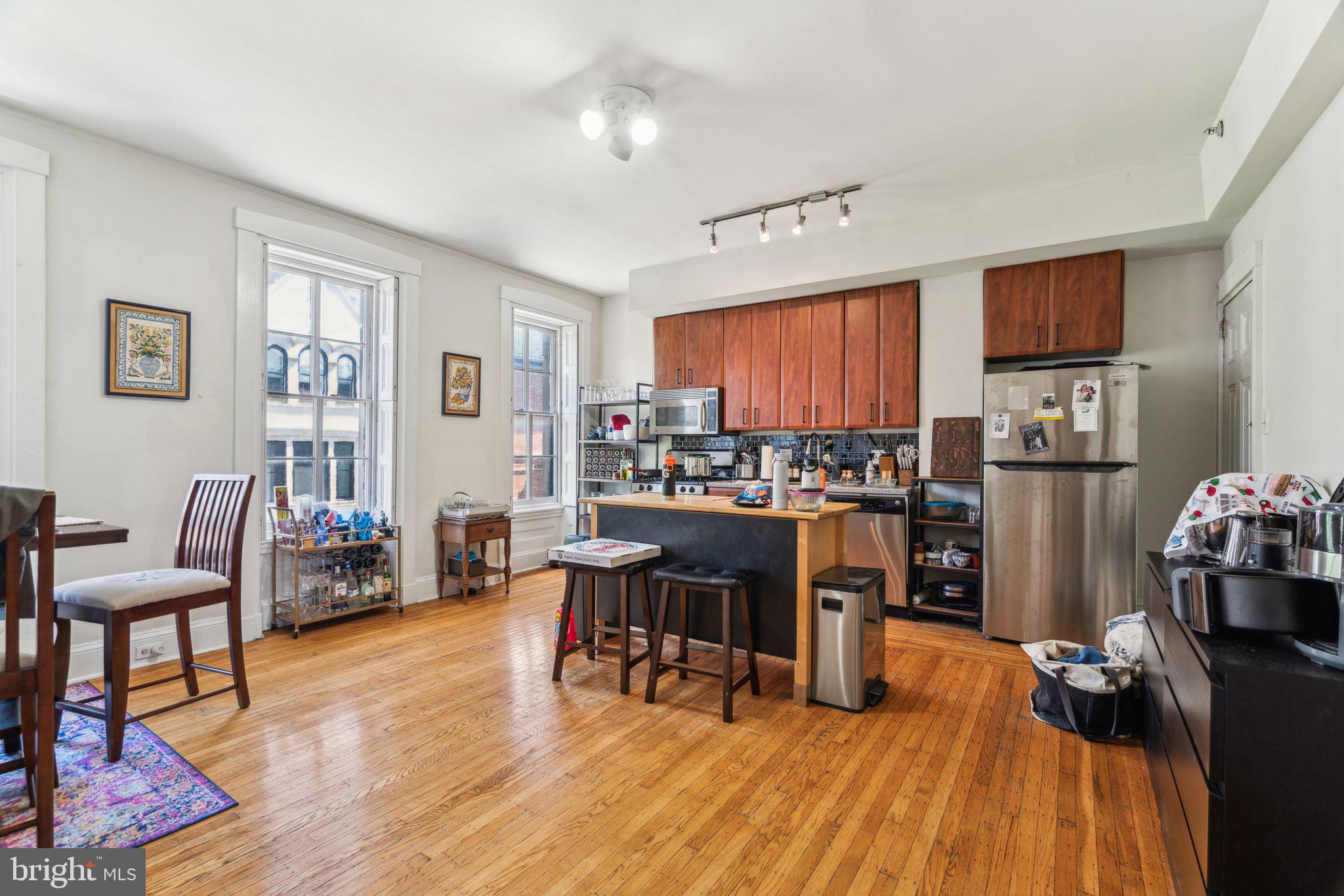 RITTENHOUSE SQUARE - Residential Income
