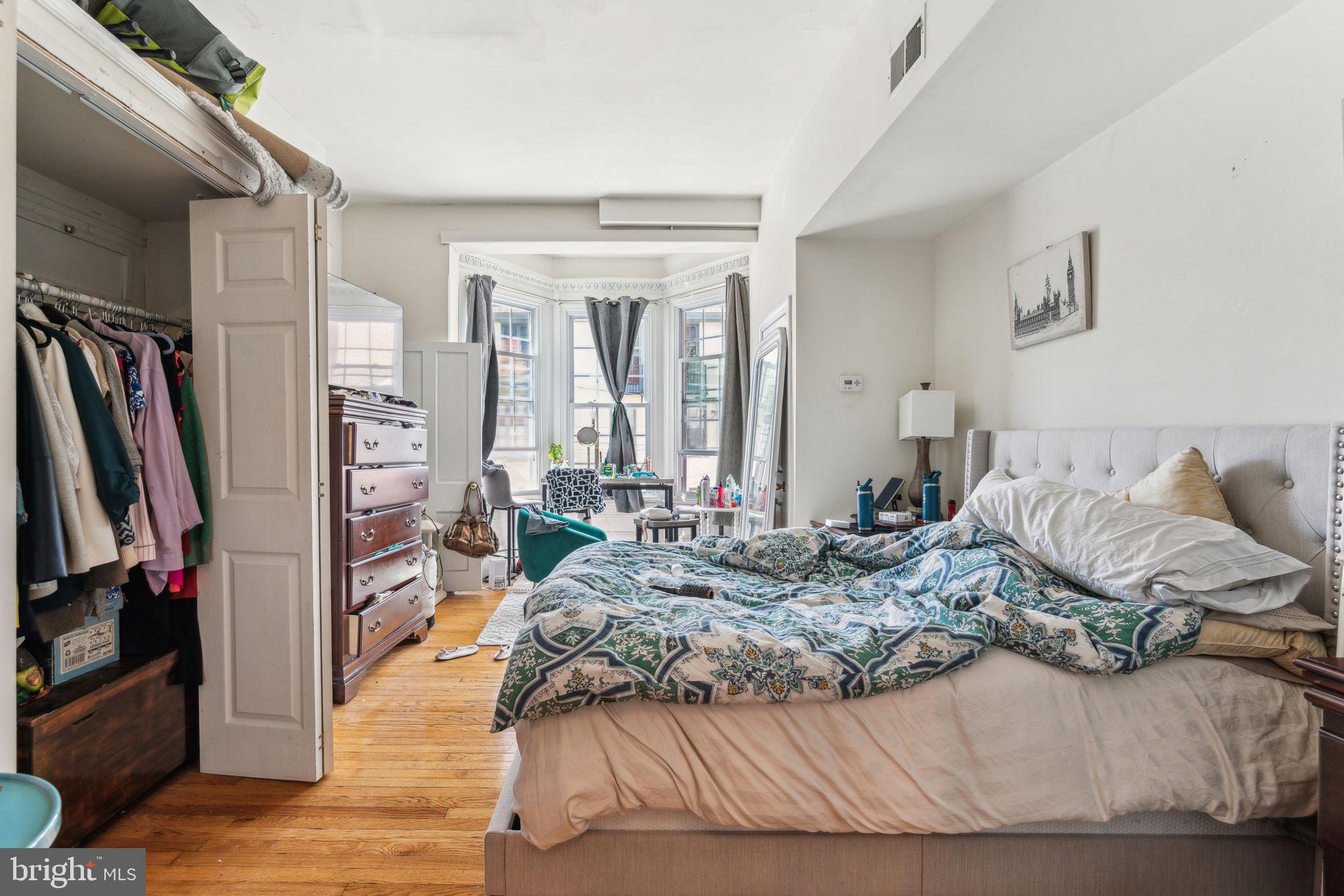 RITTENHOUSE SQUARE - Residential Income