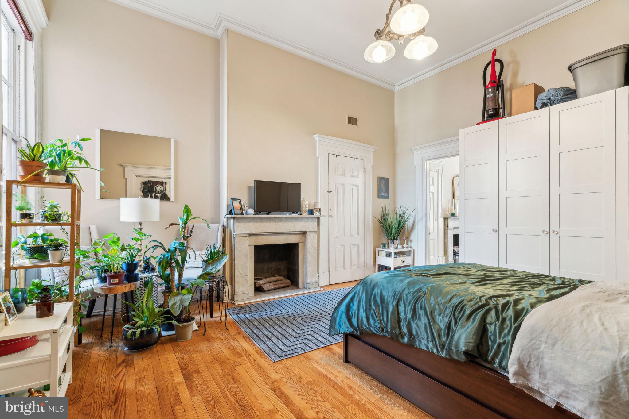 RITTENHOUSE SQUARE - Residential Income