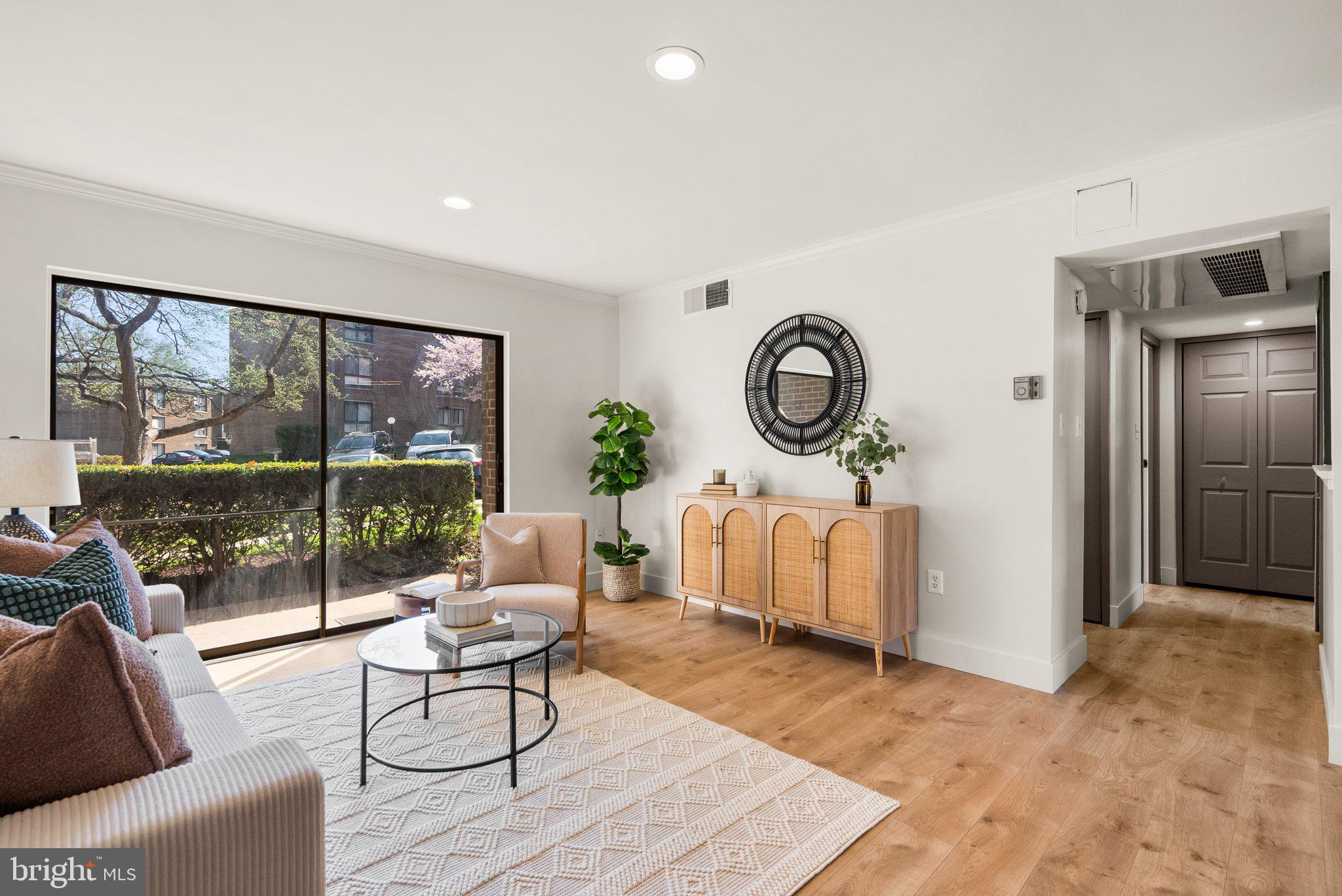 CAMELBACK VILLAGE - Residential