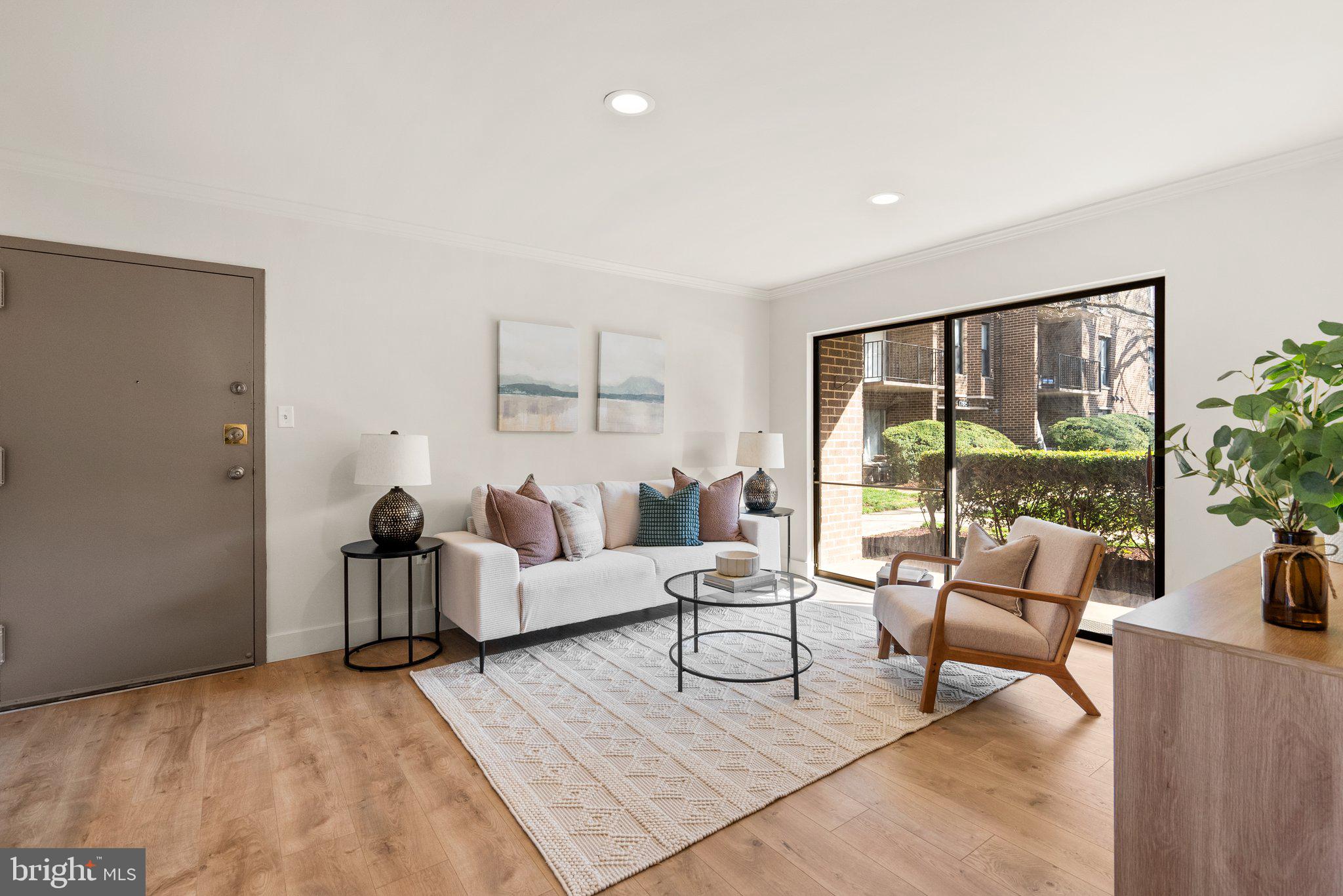 CAMELBACK VILLAGE - Residential
