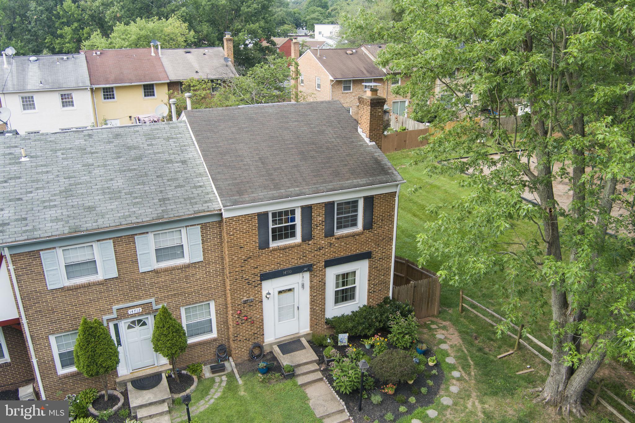 LONDON TOWNE - Residential