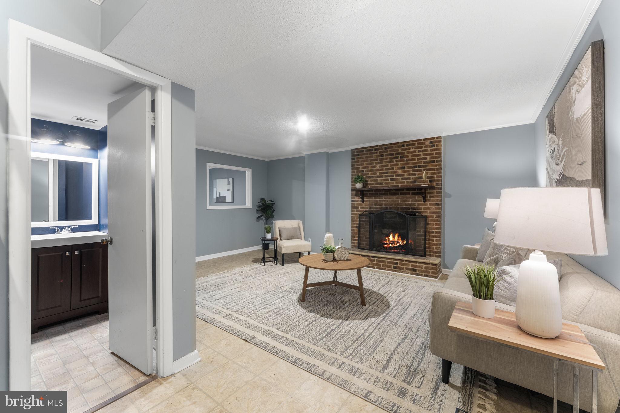 LONDON TOWNE - Residential