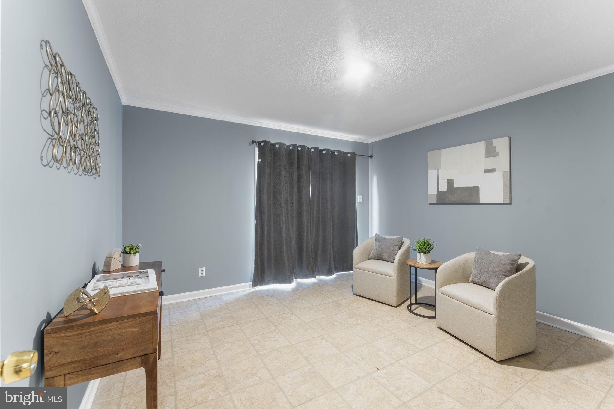 LONDON TOWNE - Residential