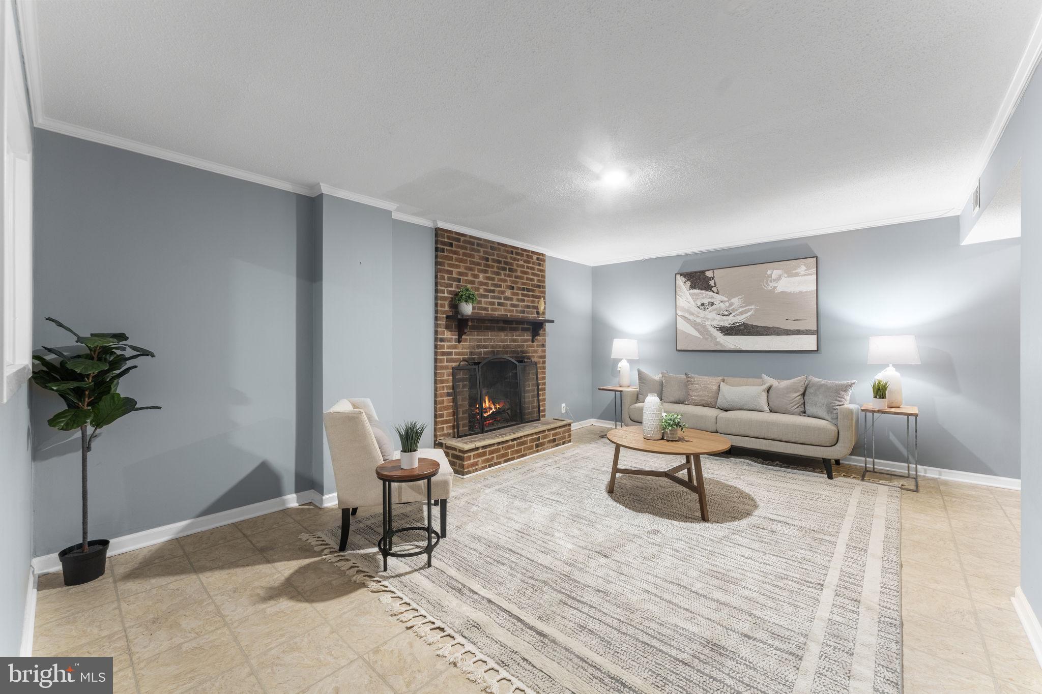 LONDON TOWNE - Residential