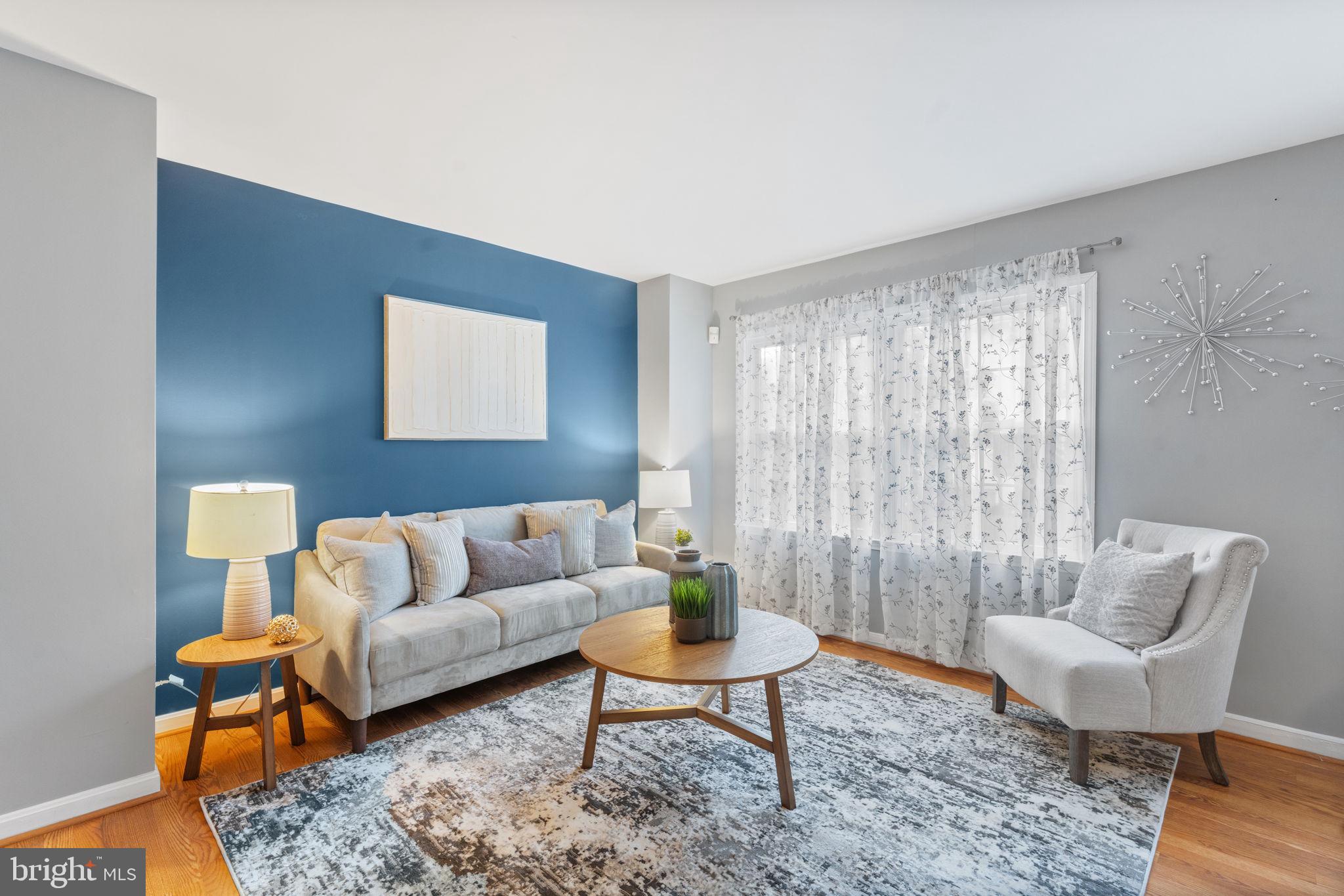 LONDON TOWNE - Residential
