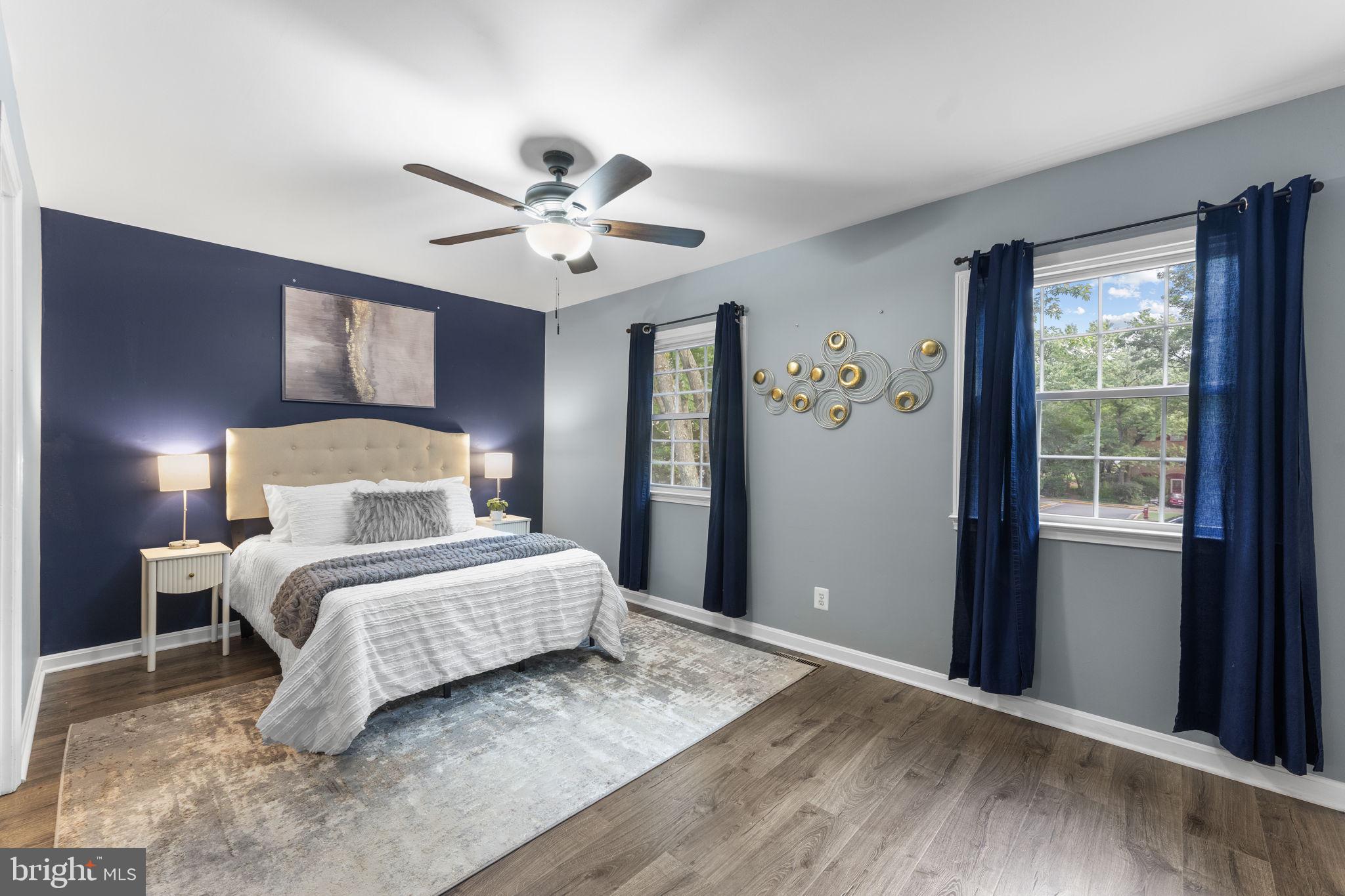 LONDON TOWNE - Residential