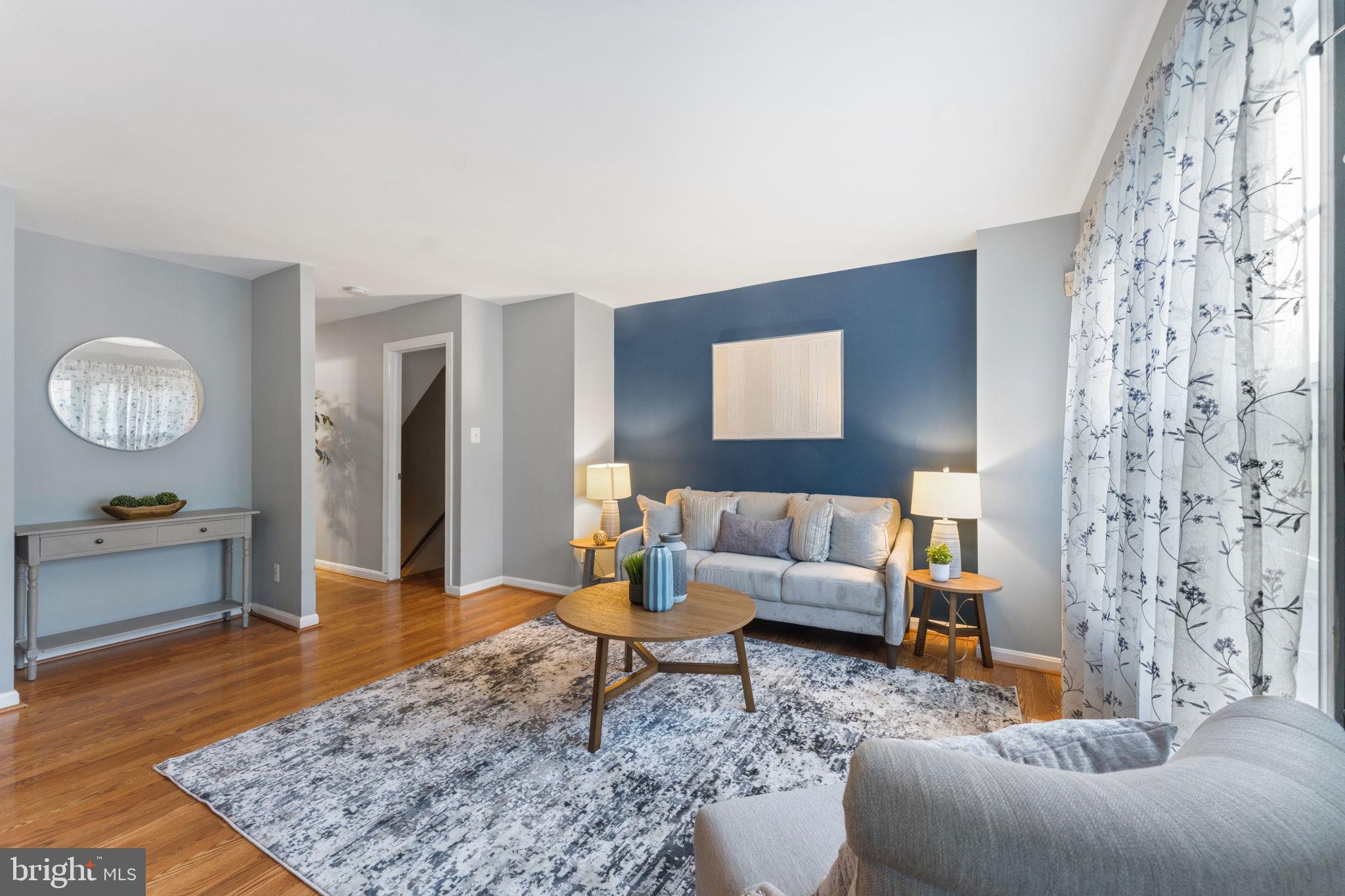 LONDON TOWNE - Residential