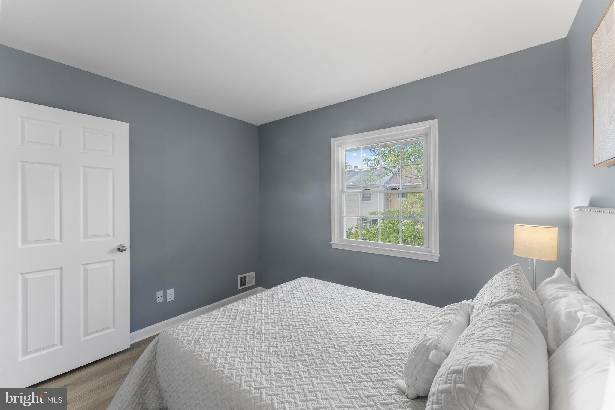LONDON TOWNE - Residential