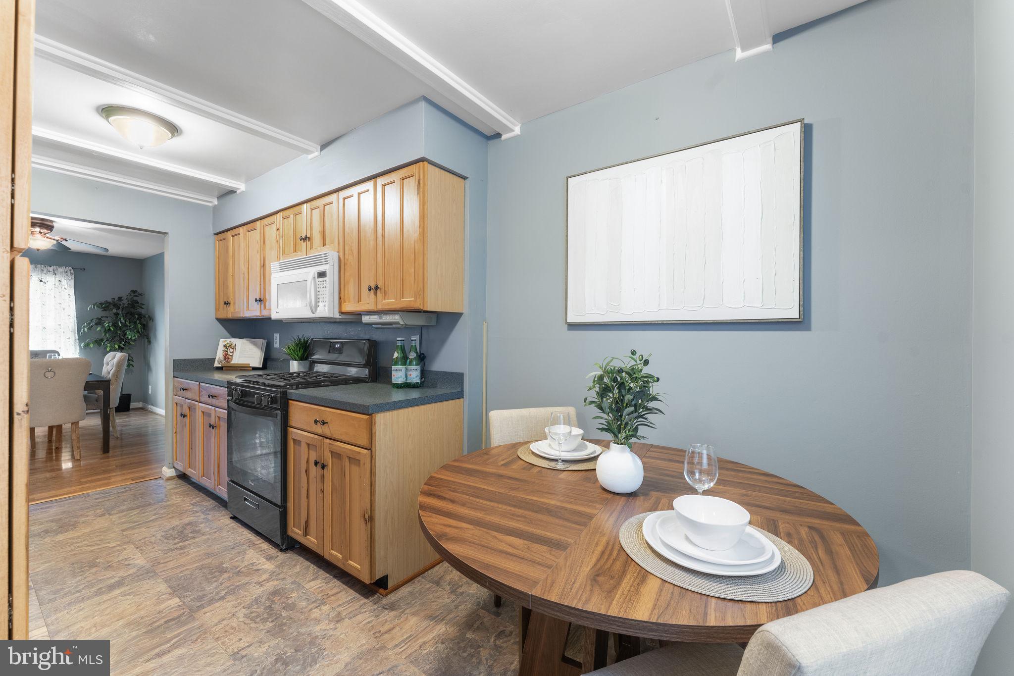 LONDON TOWNE - Residential