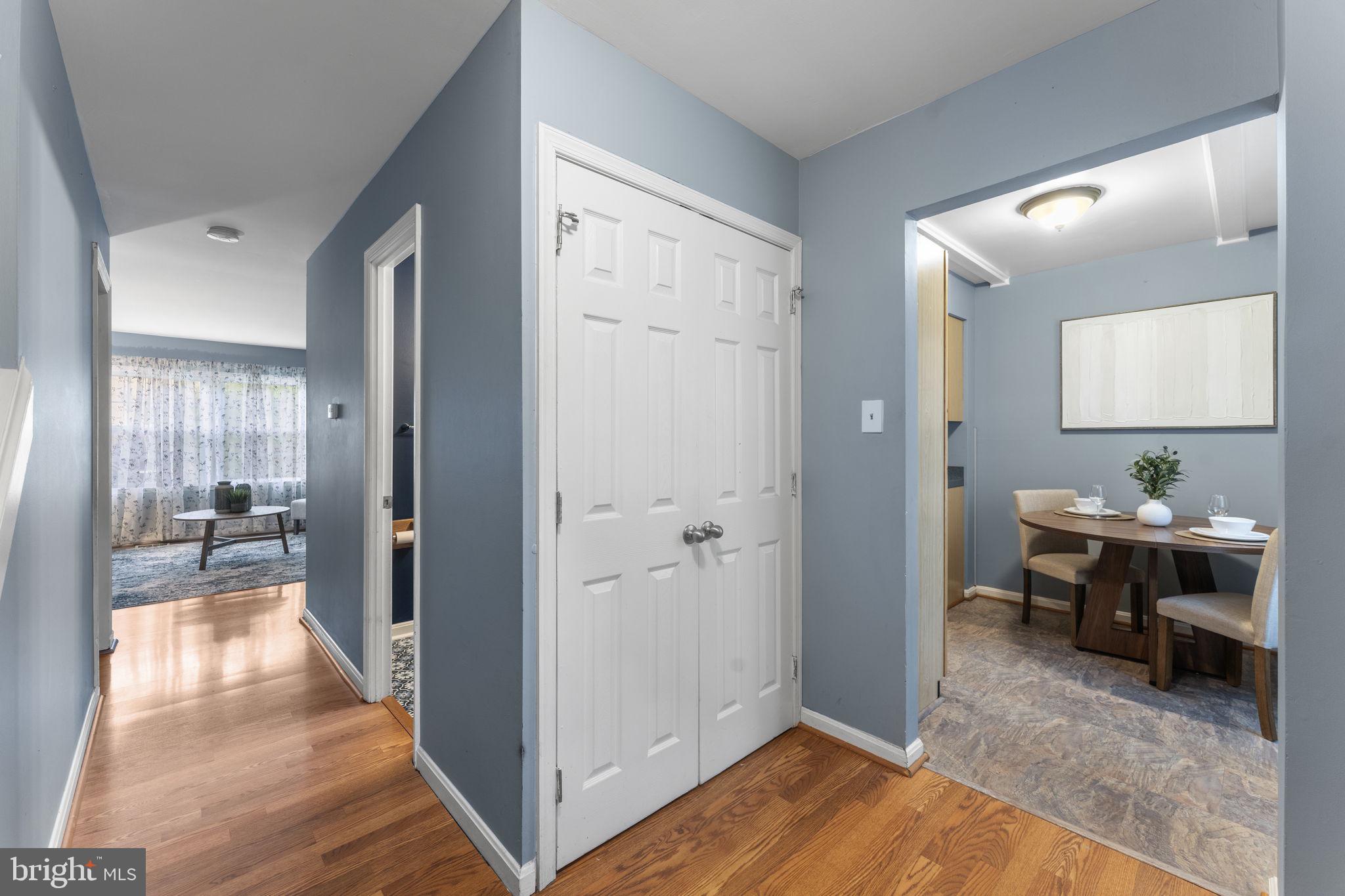 LONDON TOWNE - Residential