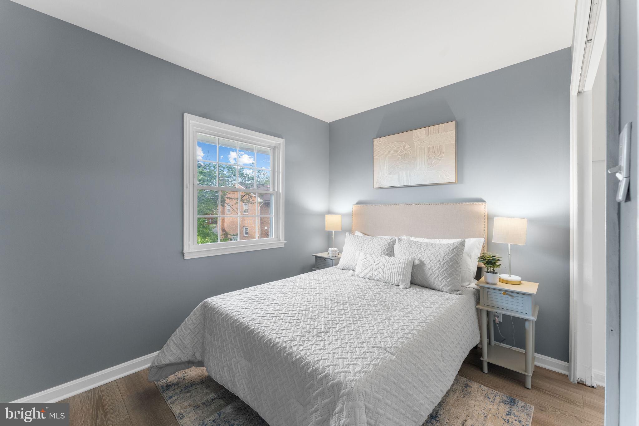 LONDON TOWNE - Residential