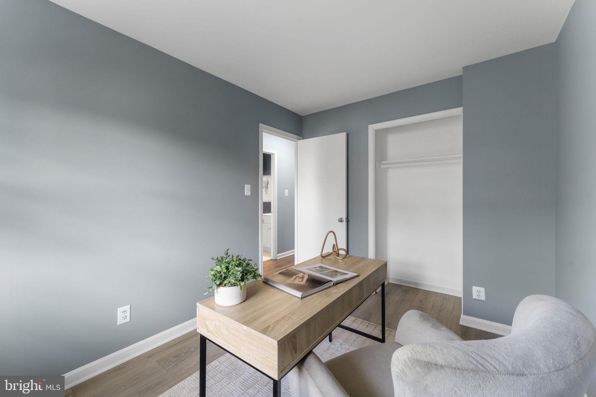 LONDON TOWNE - Residential