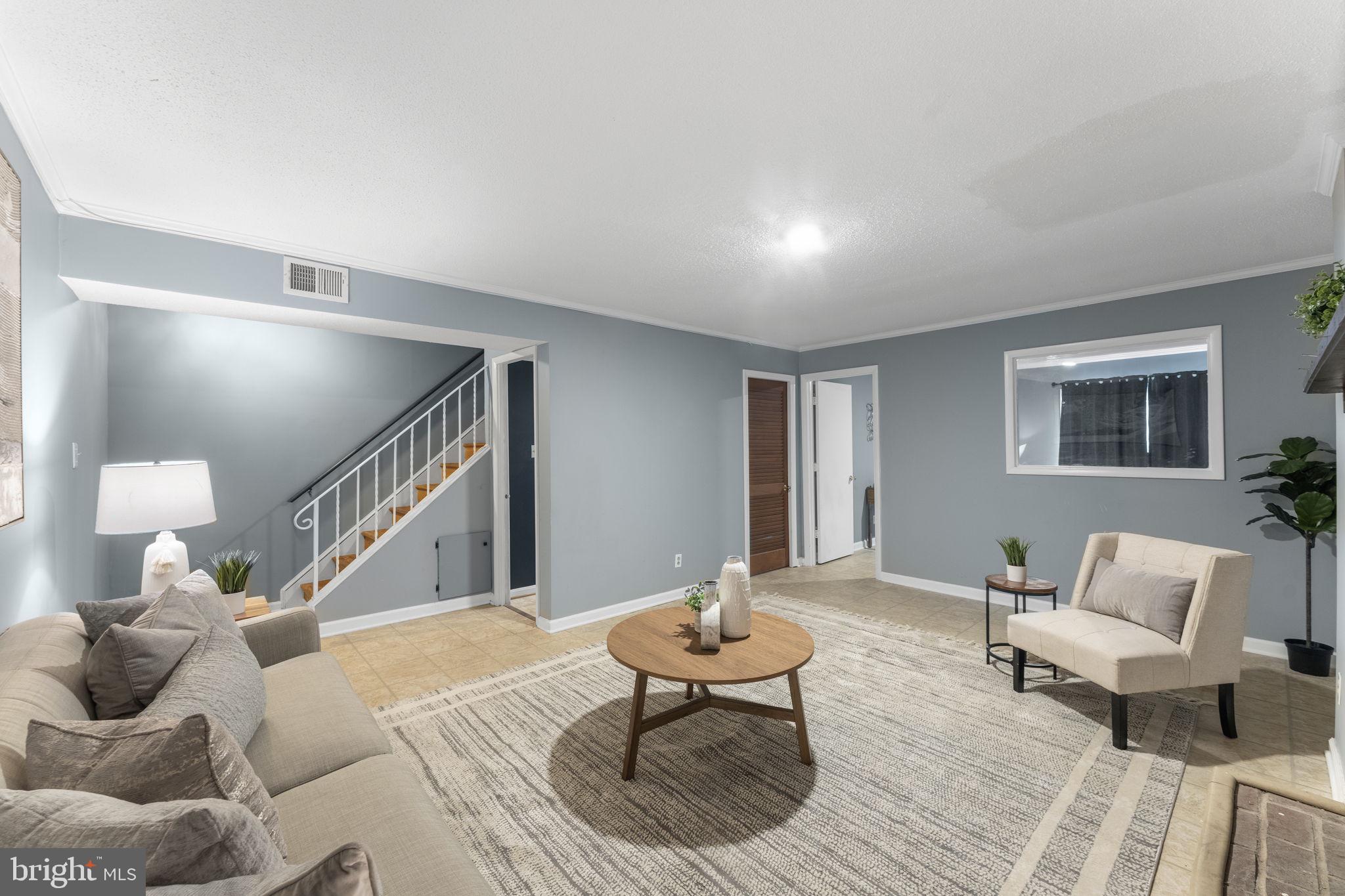 LONDON TOWNE - Residential