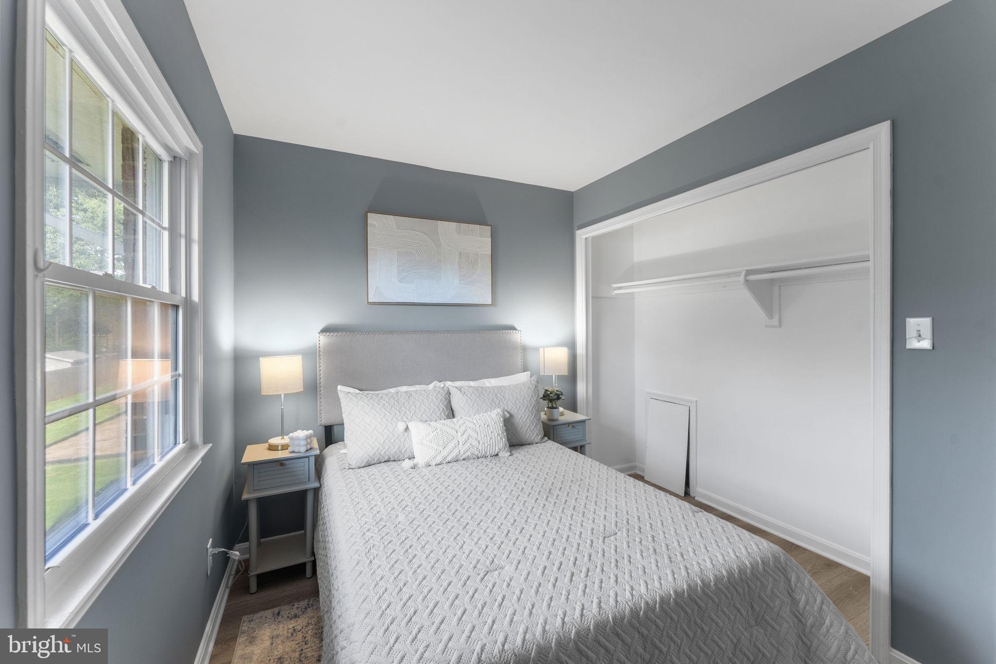 LONDON TOWNE - Residential