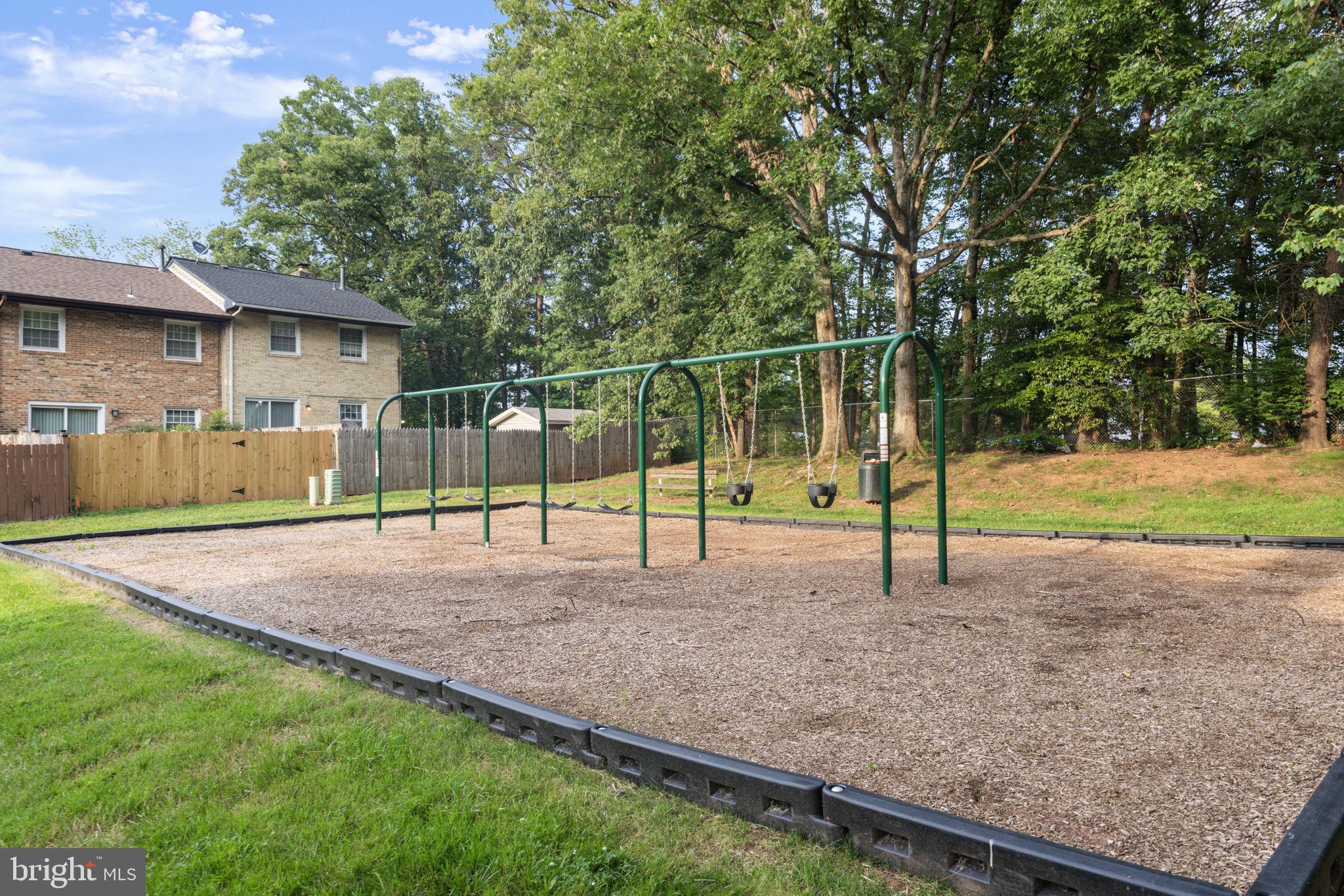 LONDON TOWNE - Residential