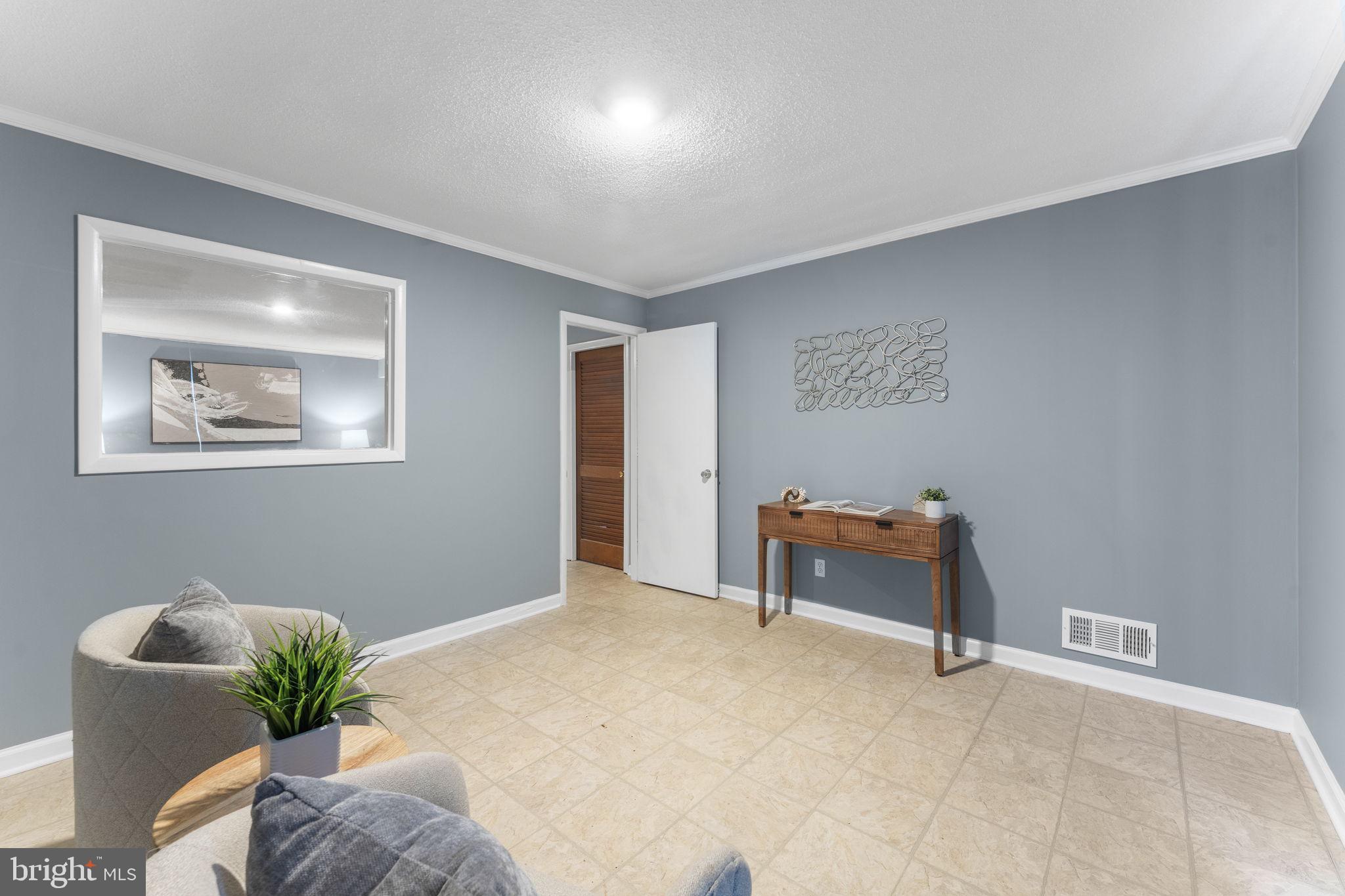 LONDON TOWNE - Residential