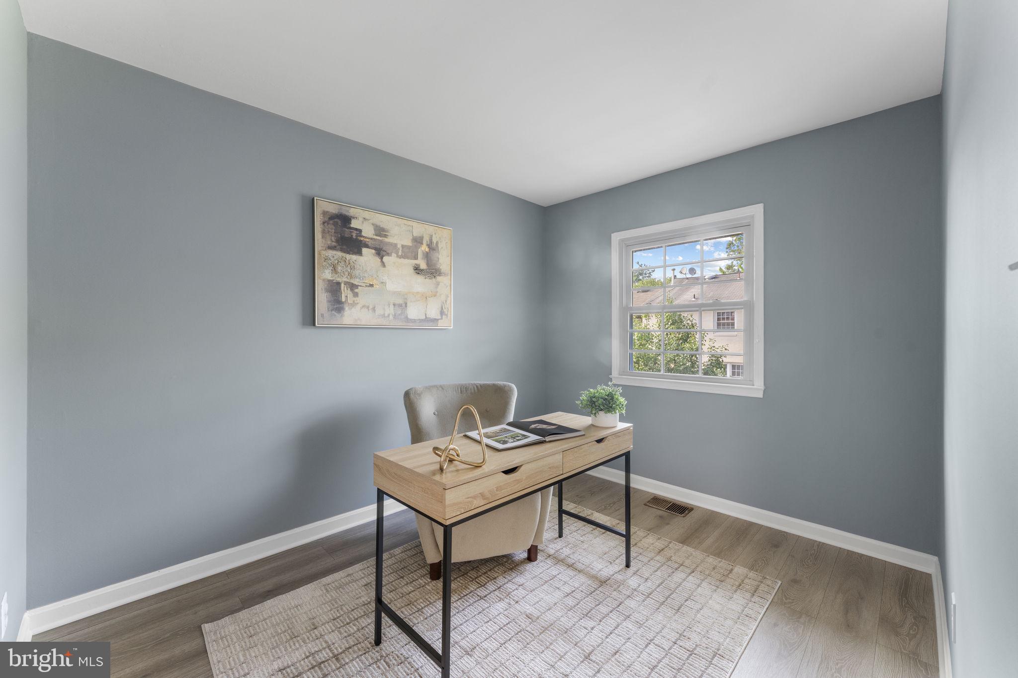 LONDON TOWNE - Residential