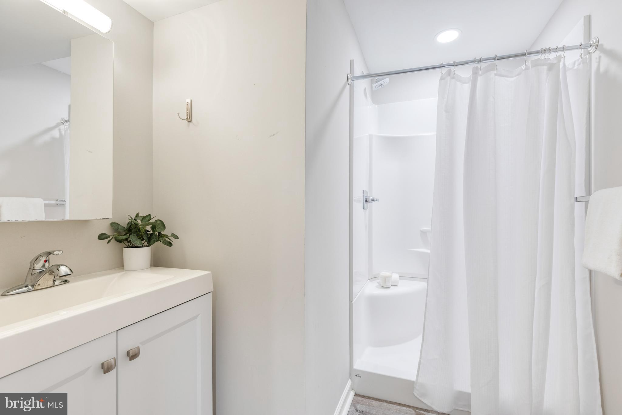ELIZABETHS LANDING - Residential