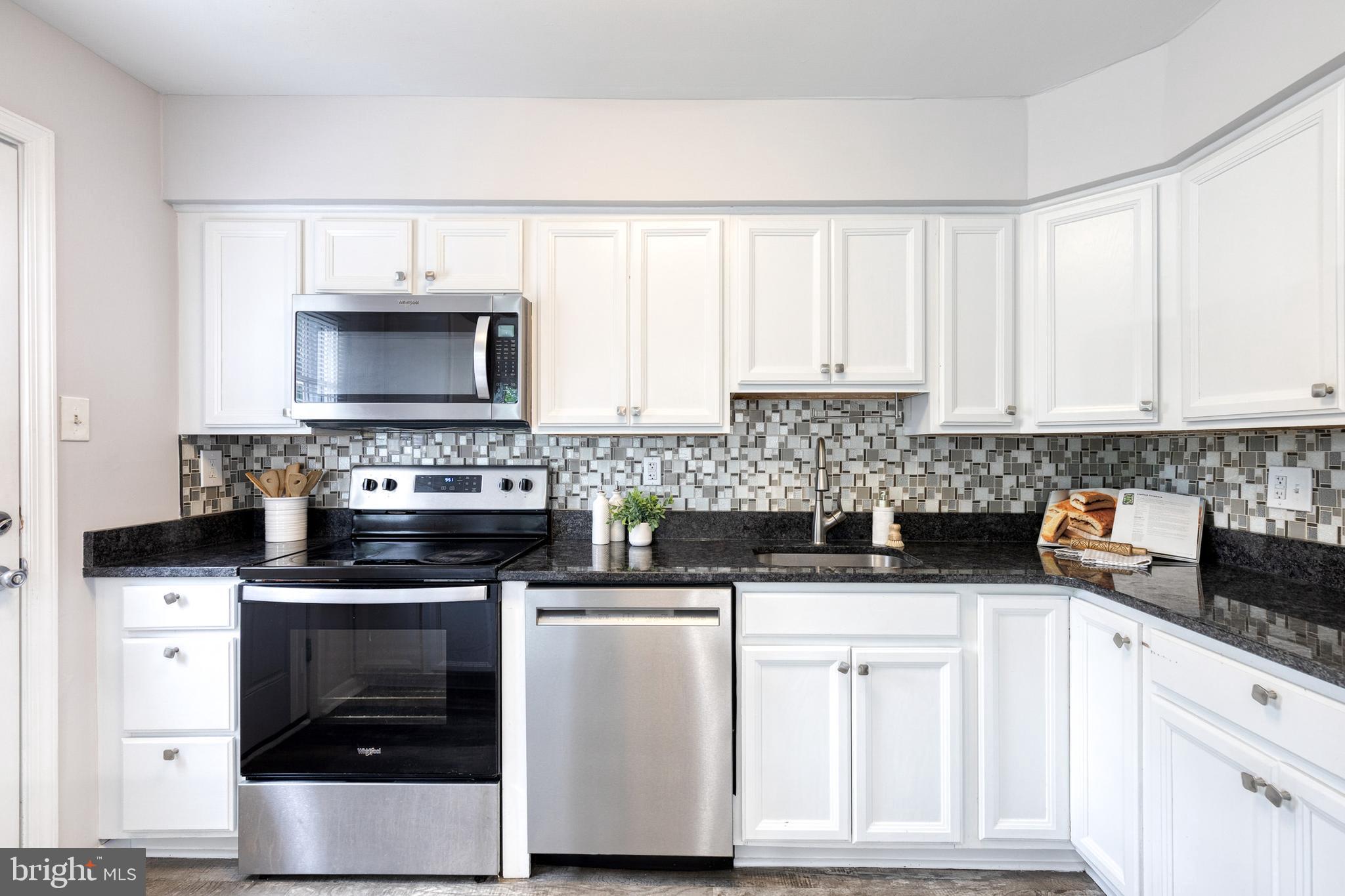ELIZABETHS LANDING - Residential