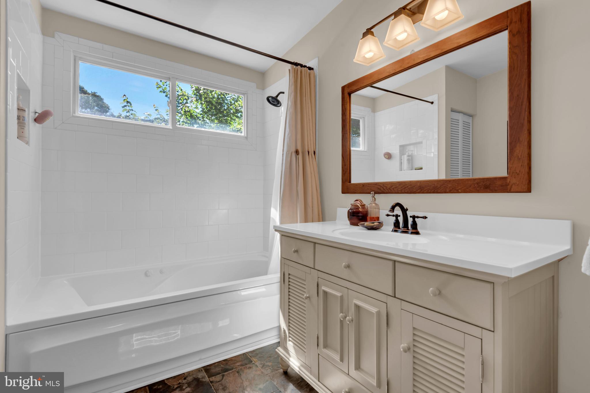 HOLLYWOOD ON SEVERN - Residential