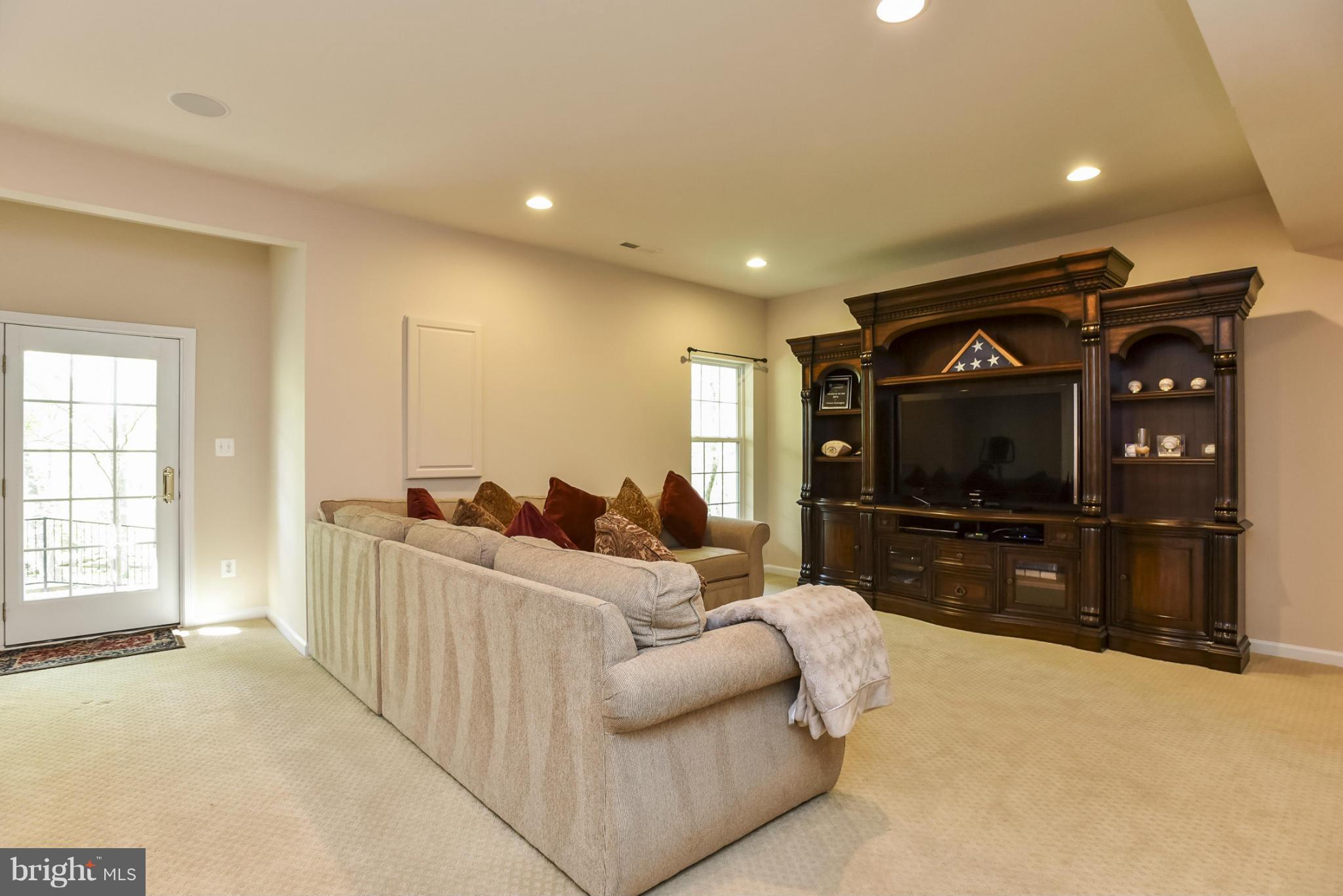 BELMONT COUNTRY CLUB - Residential Lease