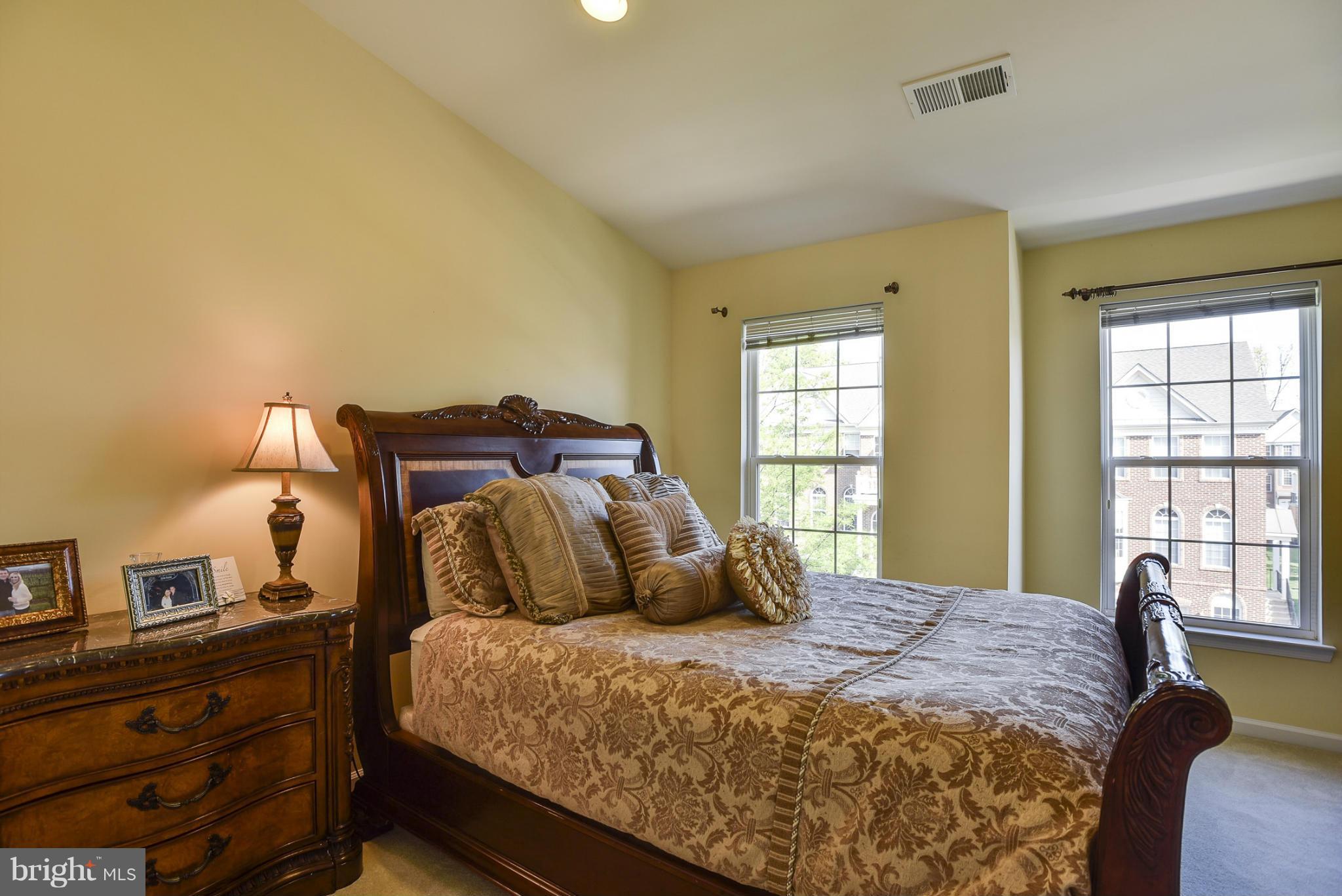 BELMONT COUNTRY CLUB - Residential Lease