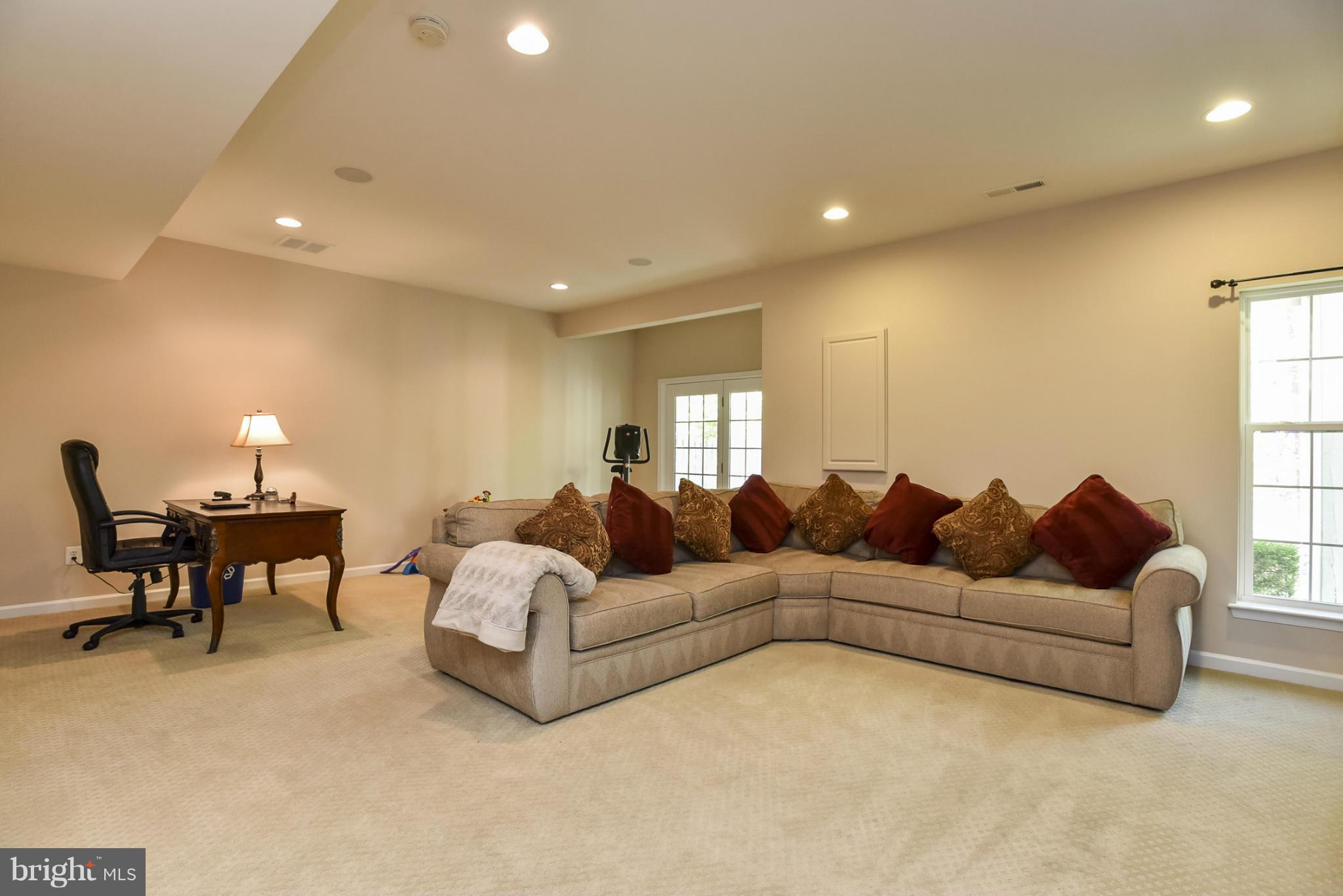 BELMONT COUNTRY CLUB - Residential Lease