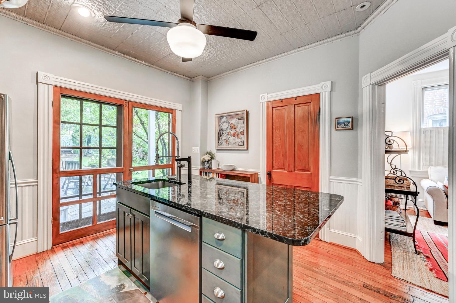 ROLAND PARK - Residential
