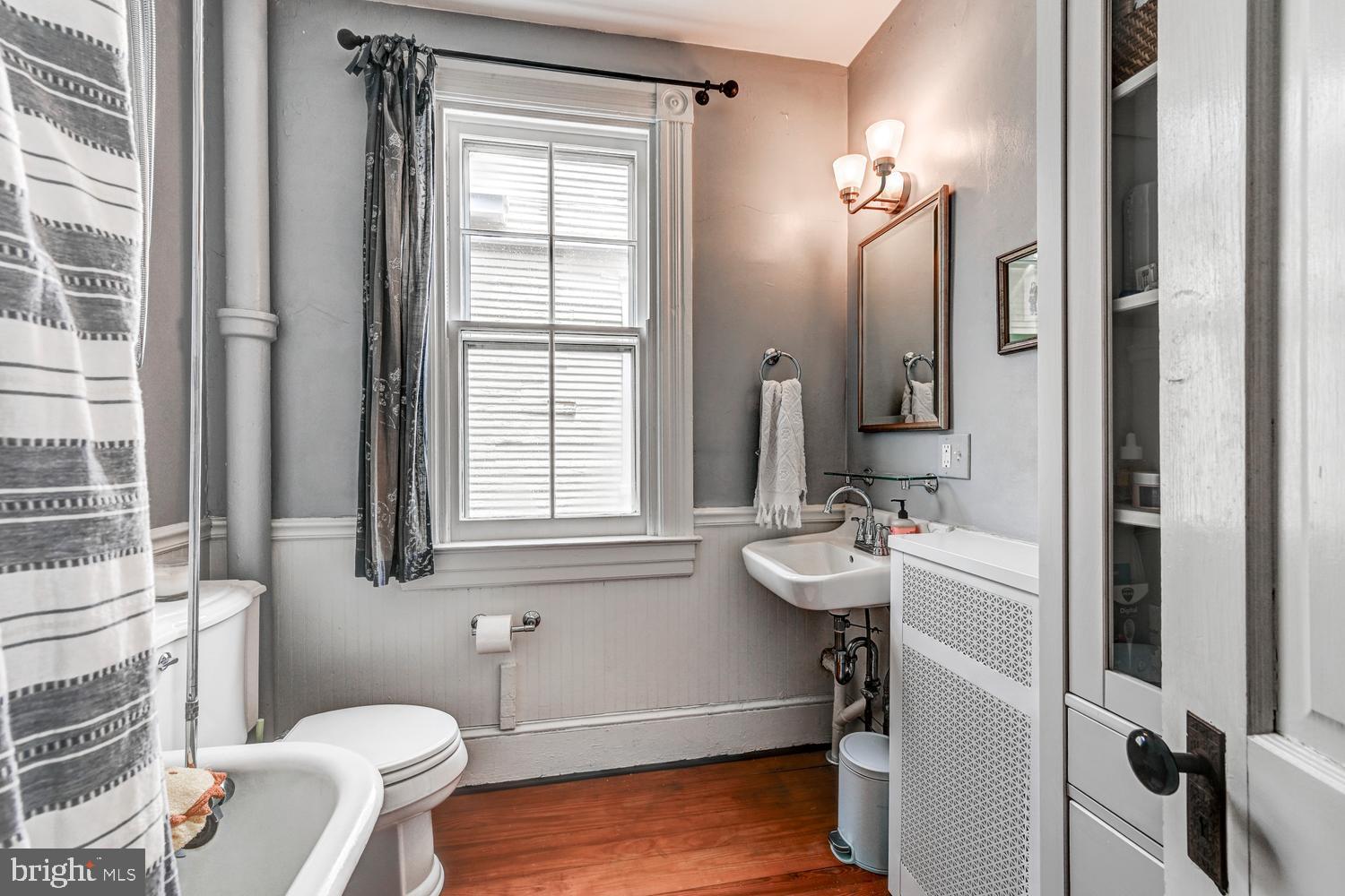 ROLAND PARK - Residential