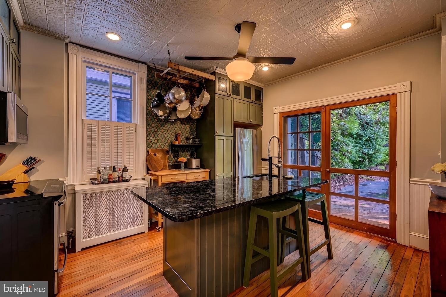 ROLAND PARK - Residential
