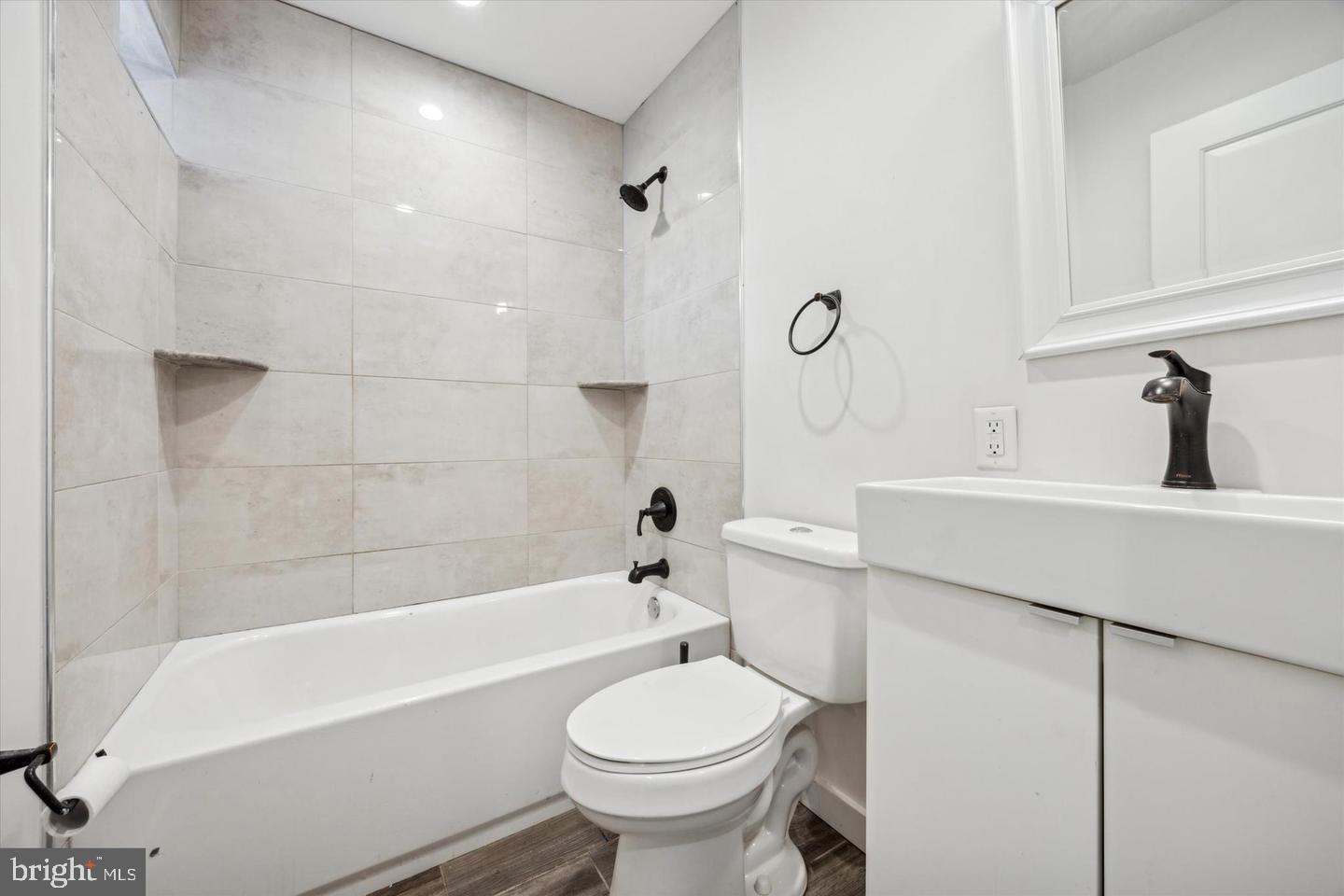 STRAWBERRY MANSION - Residential Lease