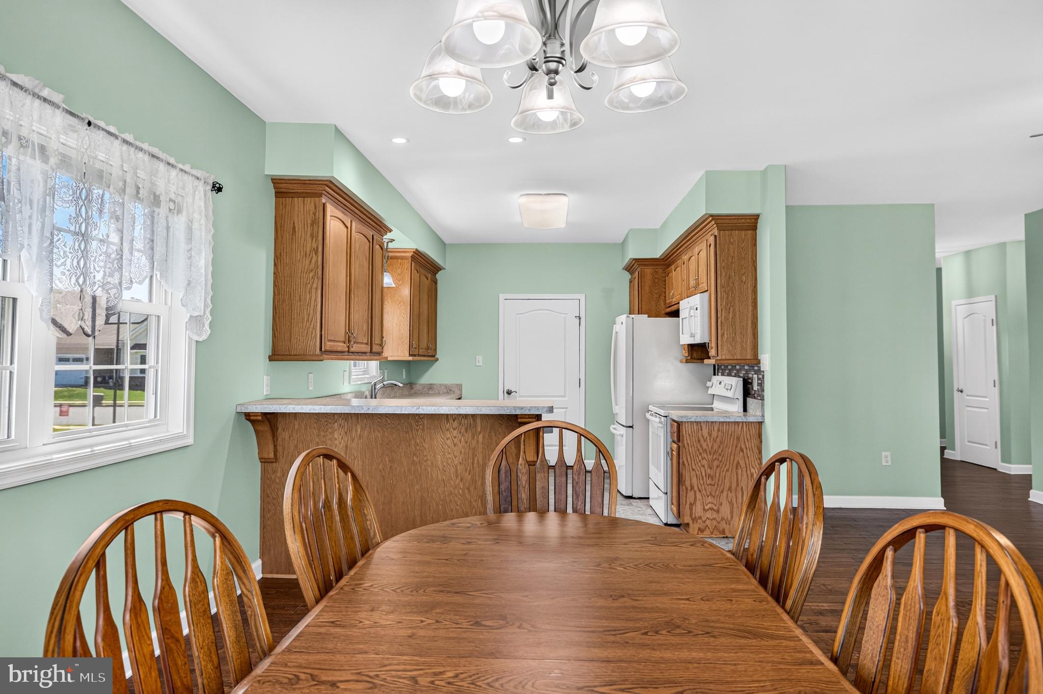 EDINBURG SQUARE - Residential