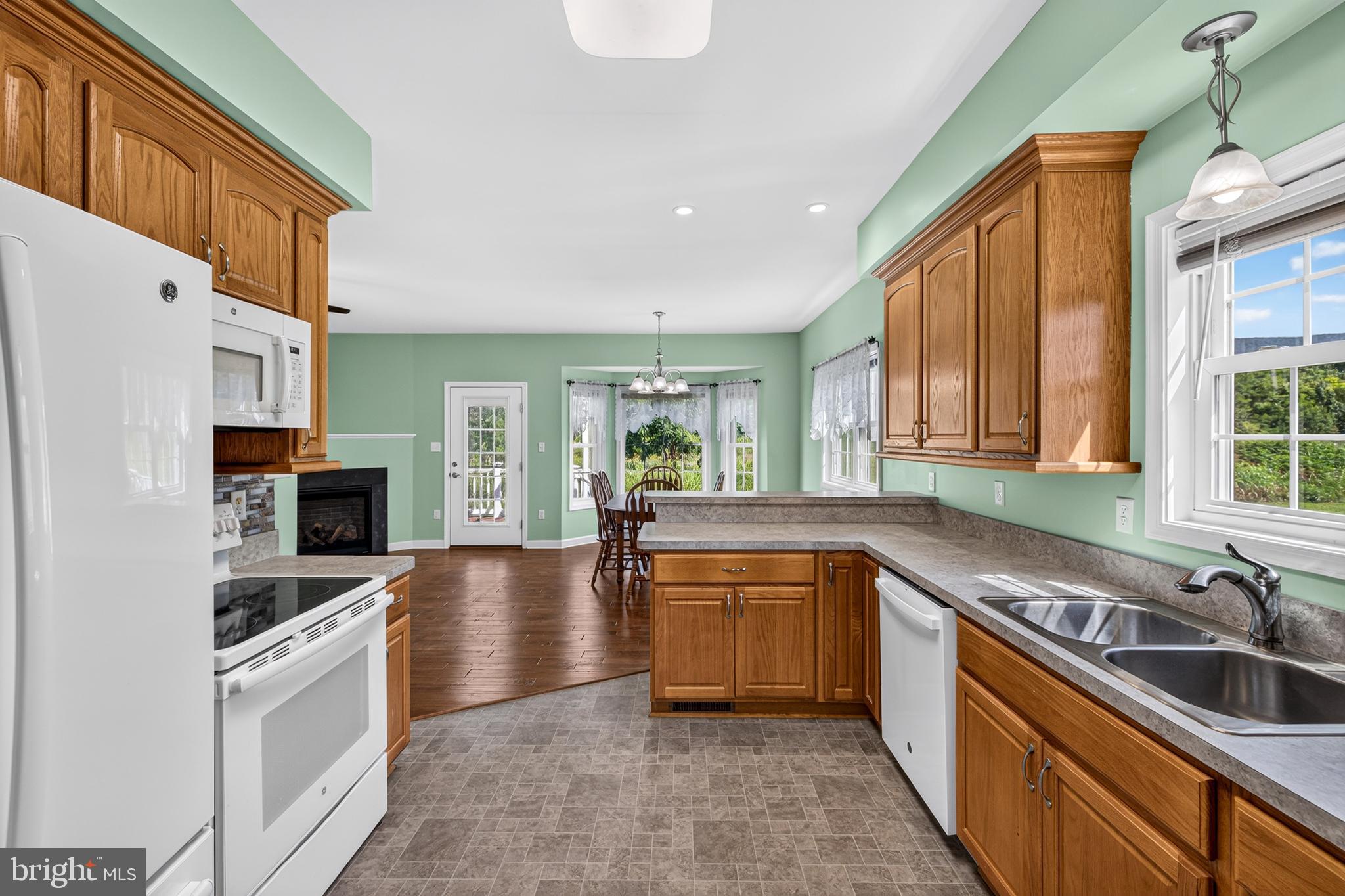 EDINBURG SQUARE - Residential