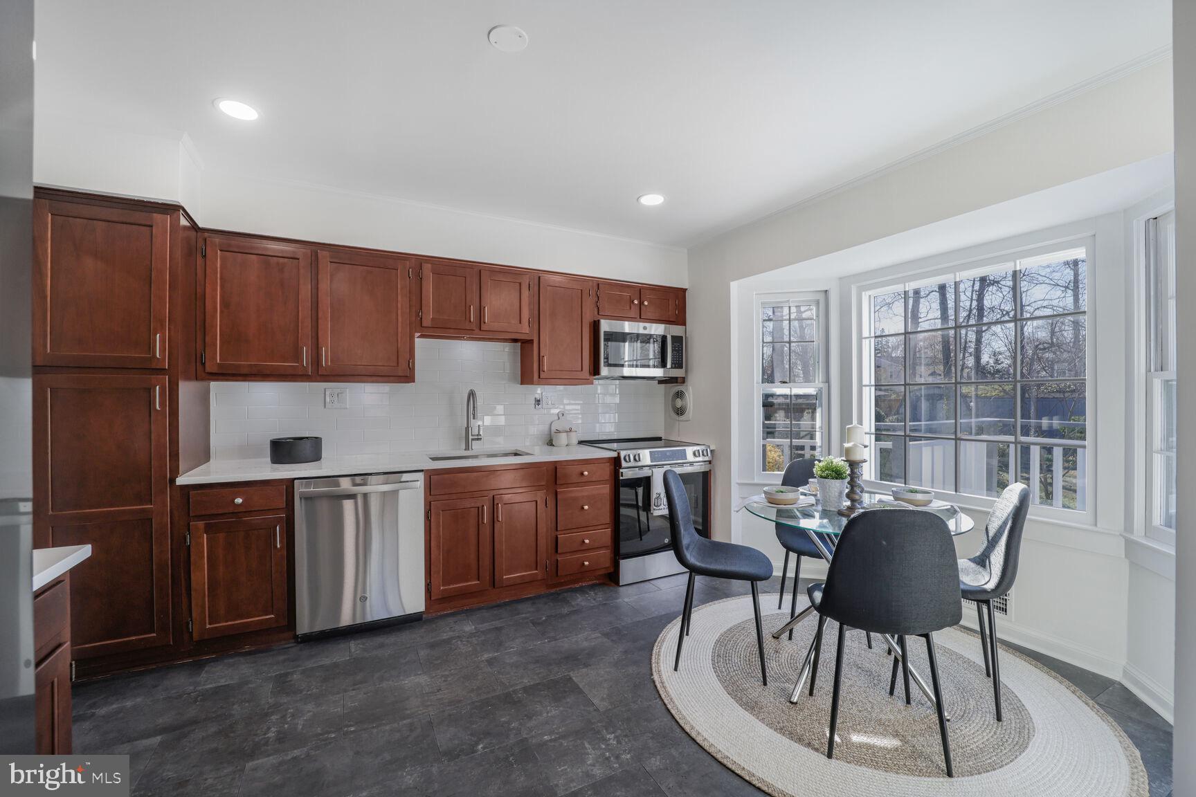RIVERSIDE ESTATES - Residential