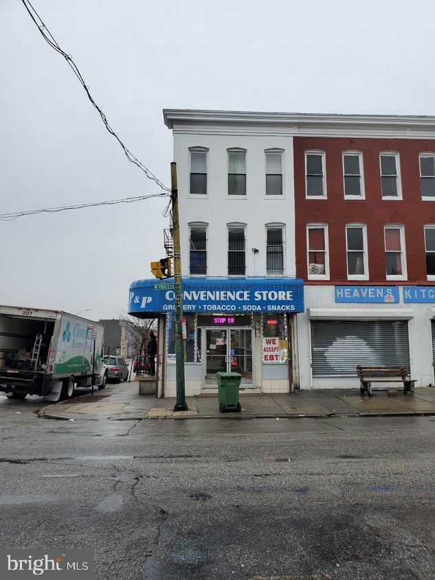 Tenant rented the whole building. current it is a grocery Store.  It has 2 apartment upstairs with 2 bedroom each.