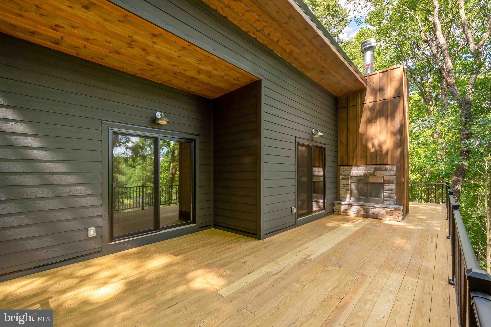 COUNTRY CLUB ACRES - Residential