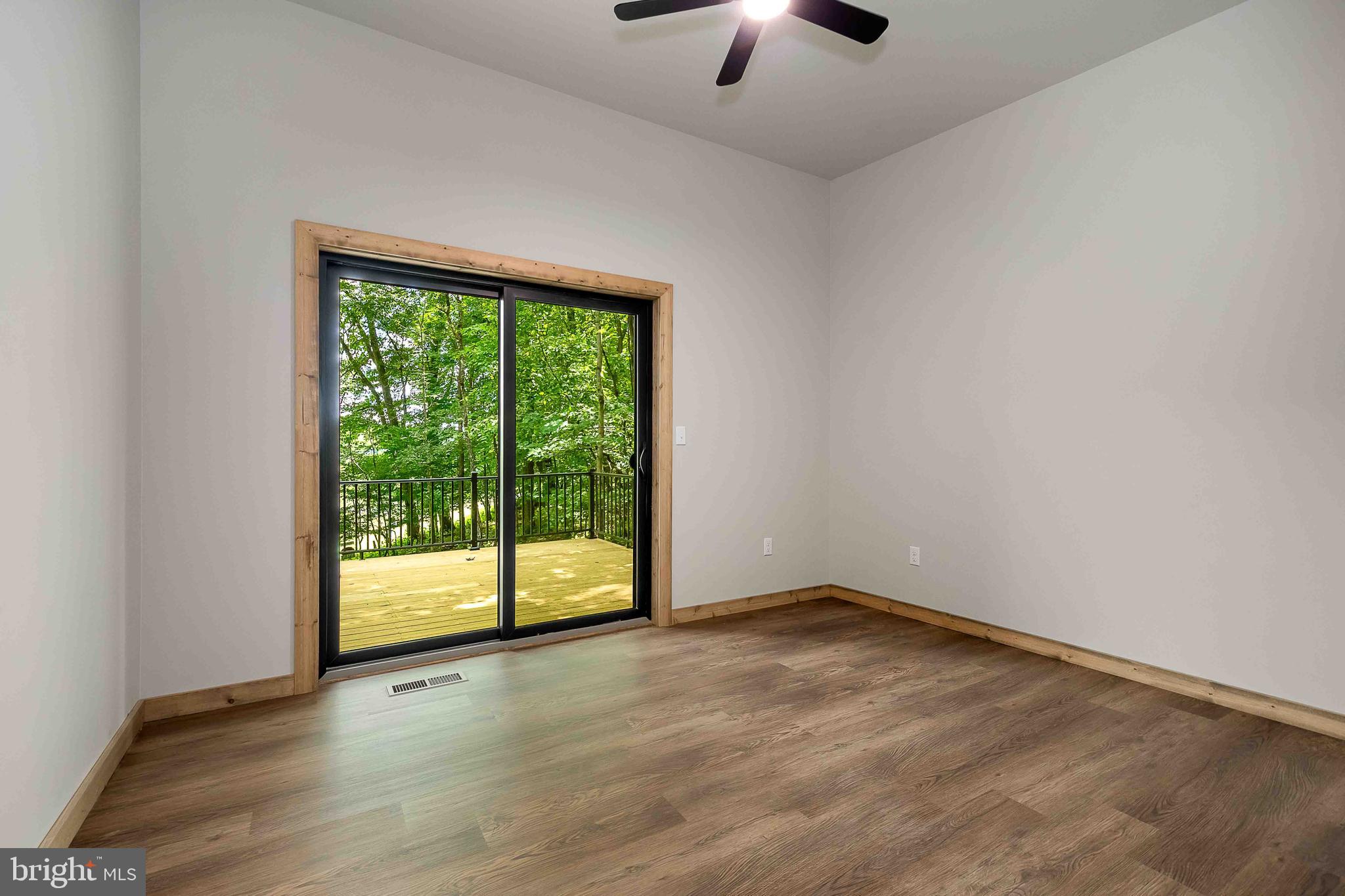 COUNTRY CLUB ACRES - Residential
