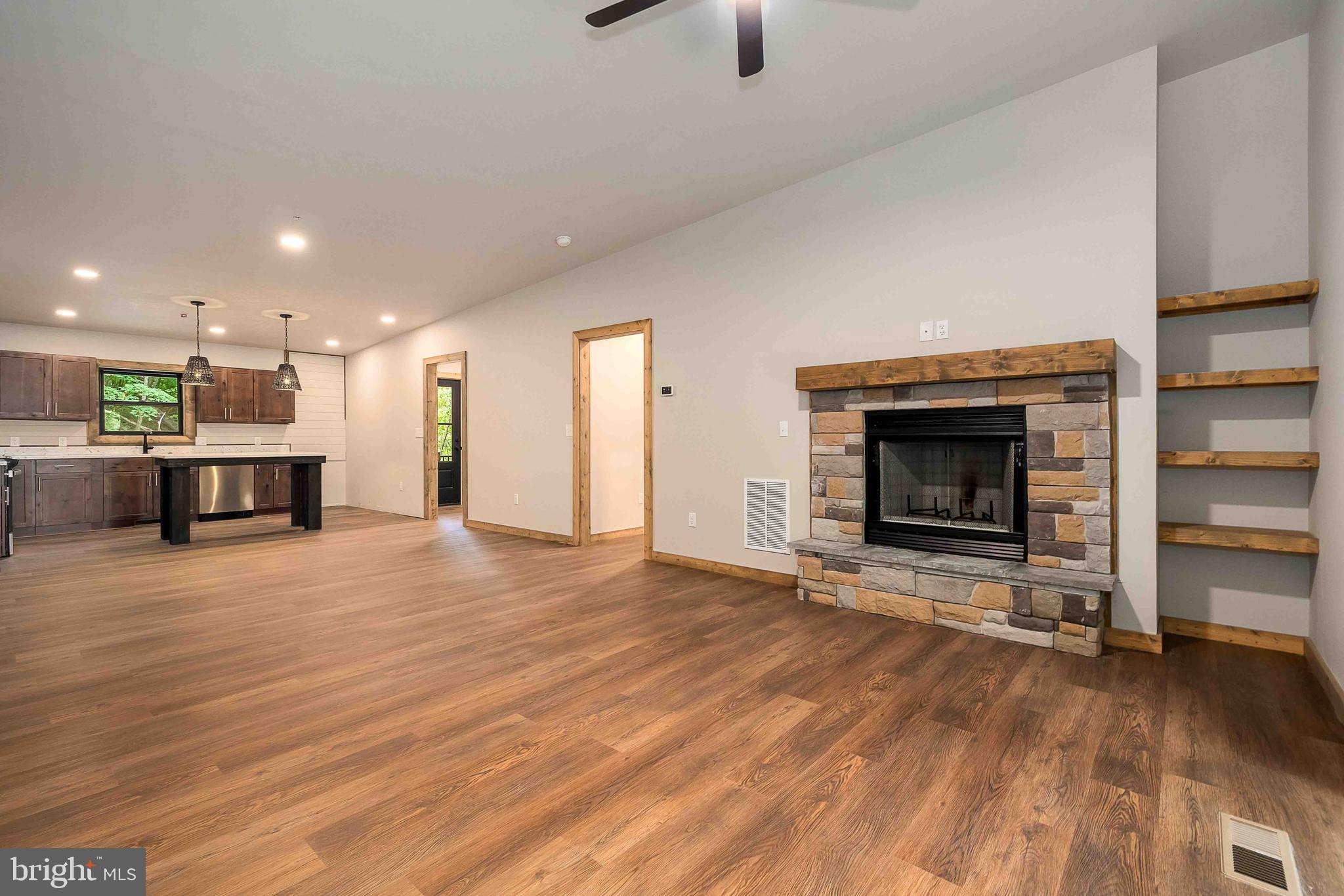 COUNTRY CLUB ACRES - Residential