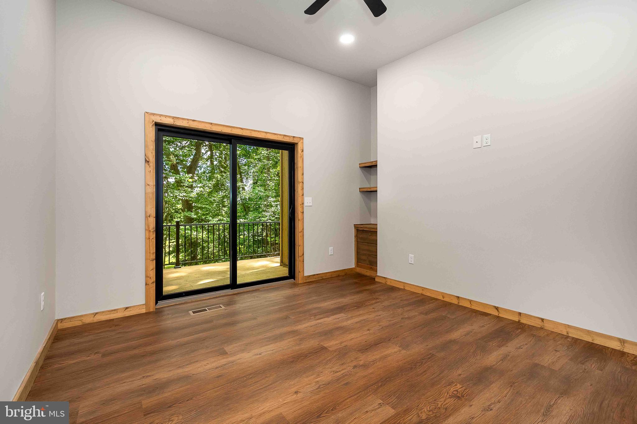 COUNTRY CLUB ACRES - Residential