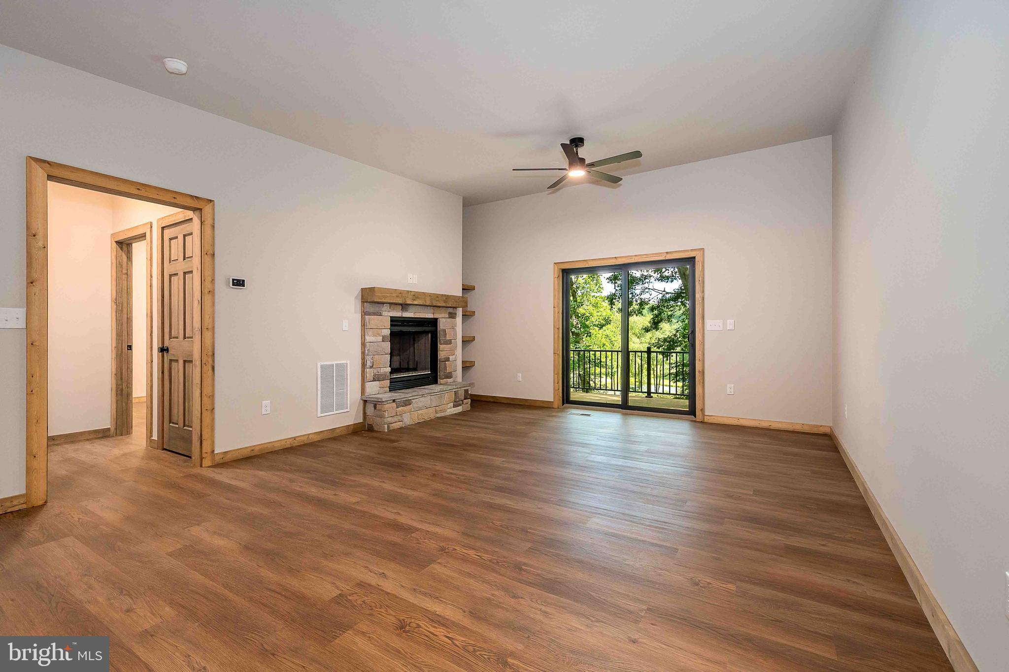COUNTRY CLUB ACRES - Residential
