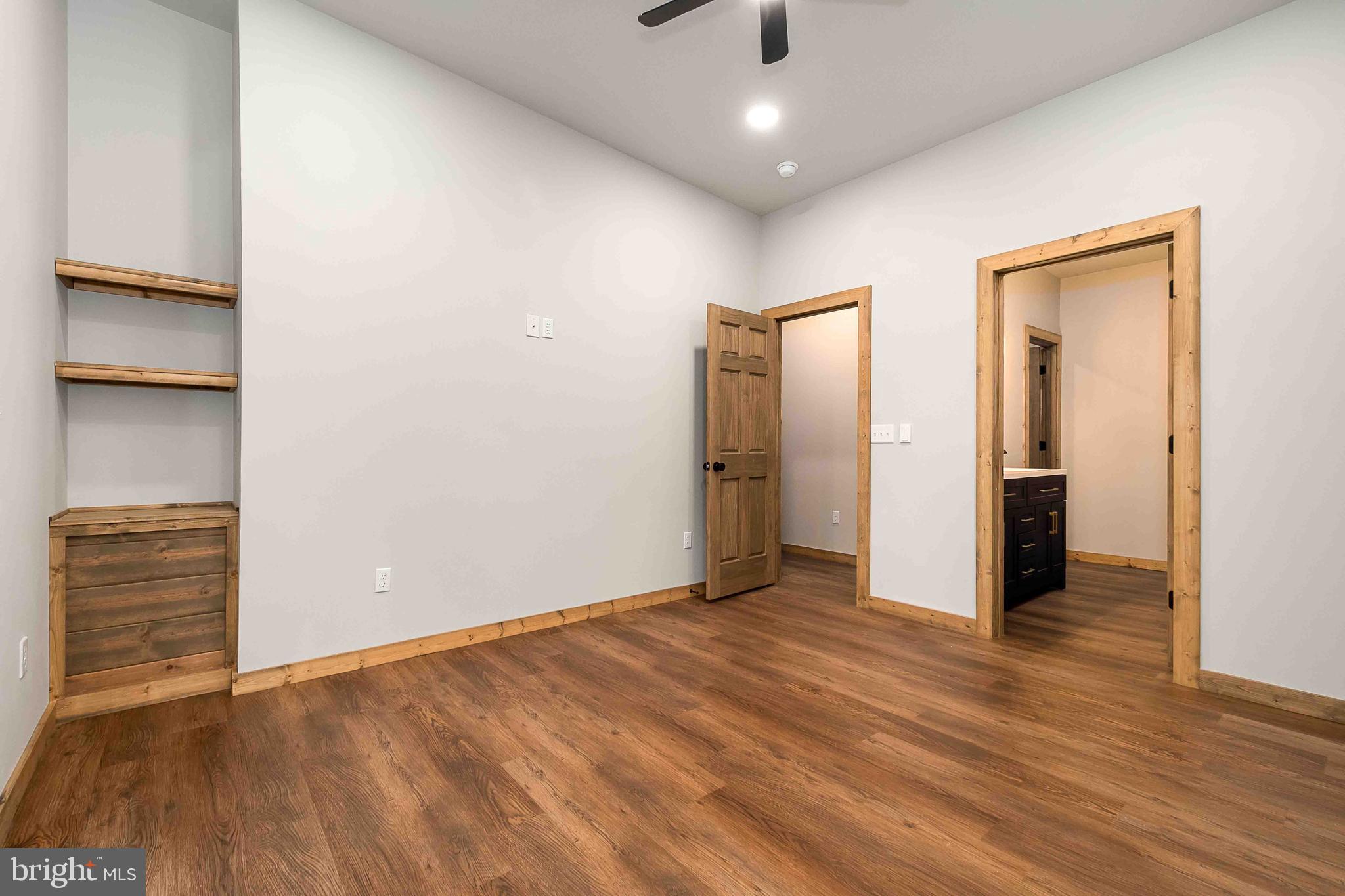 COUNTRY CLUB ACRES - Residential
