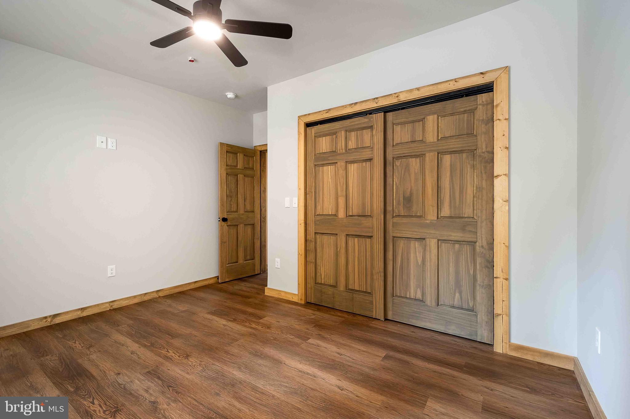 COUNTRY CLUB ACRES - Residential