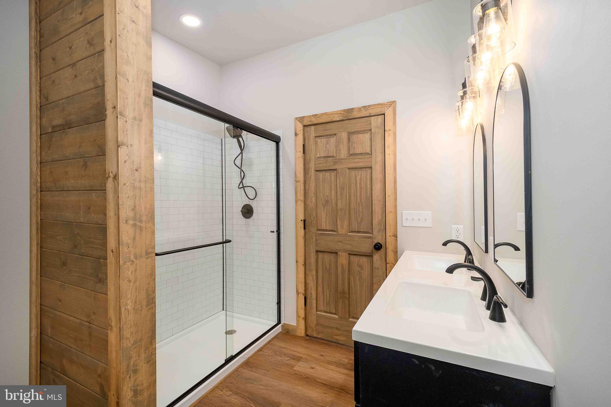 COUNTRY CLUB ACRES - Residential