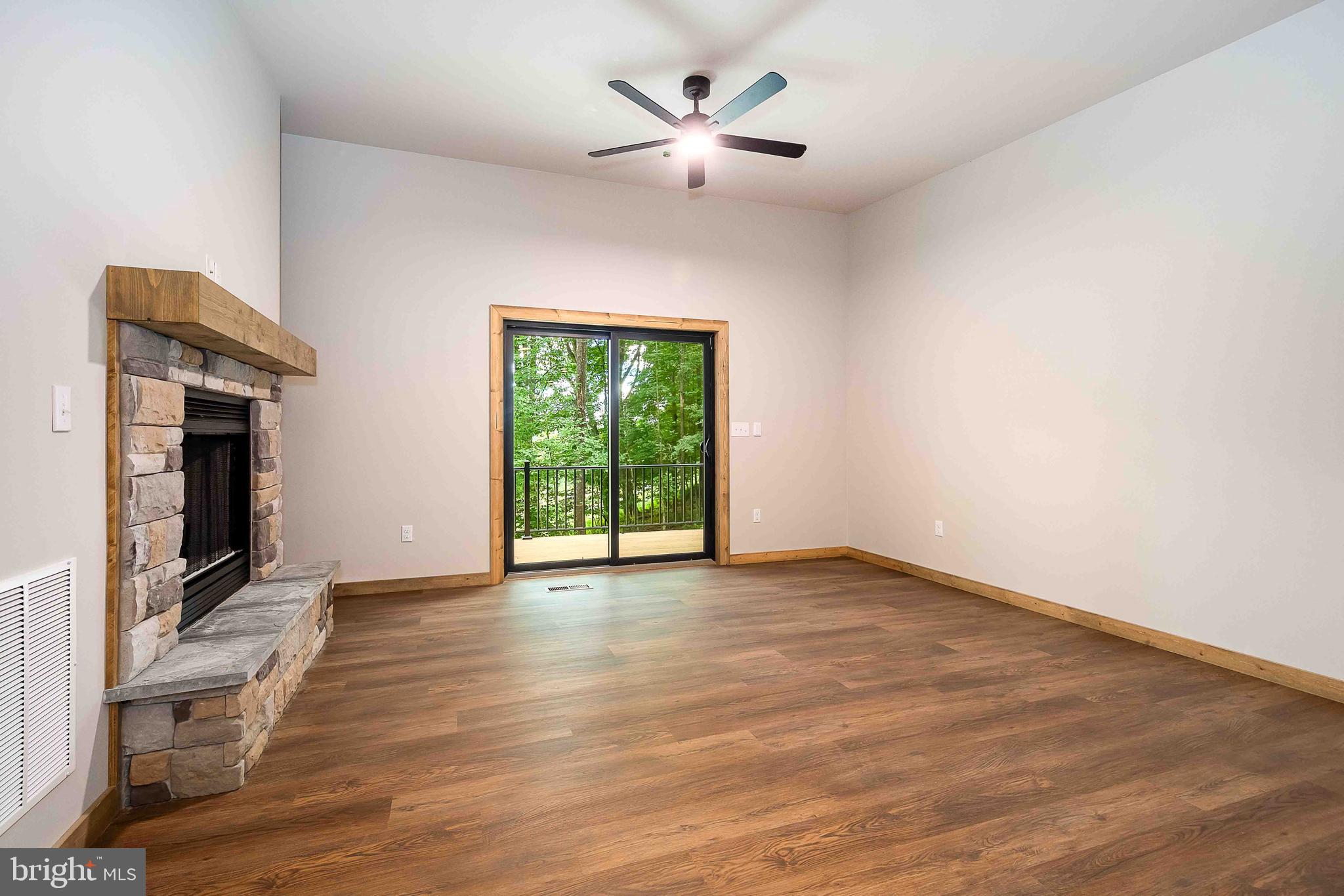 COUNTRY CLUB ACRES - Residential