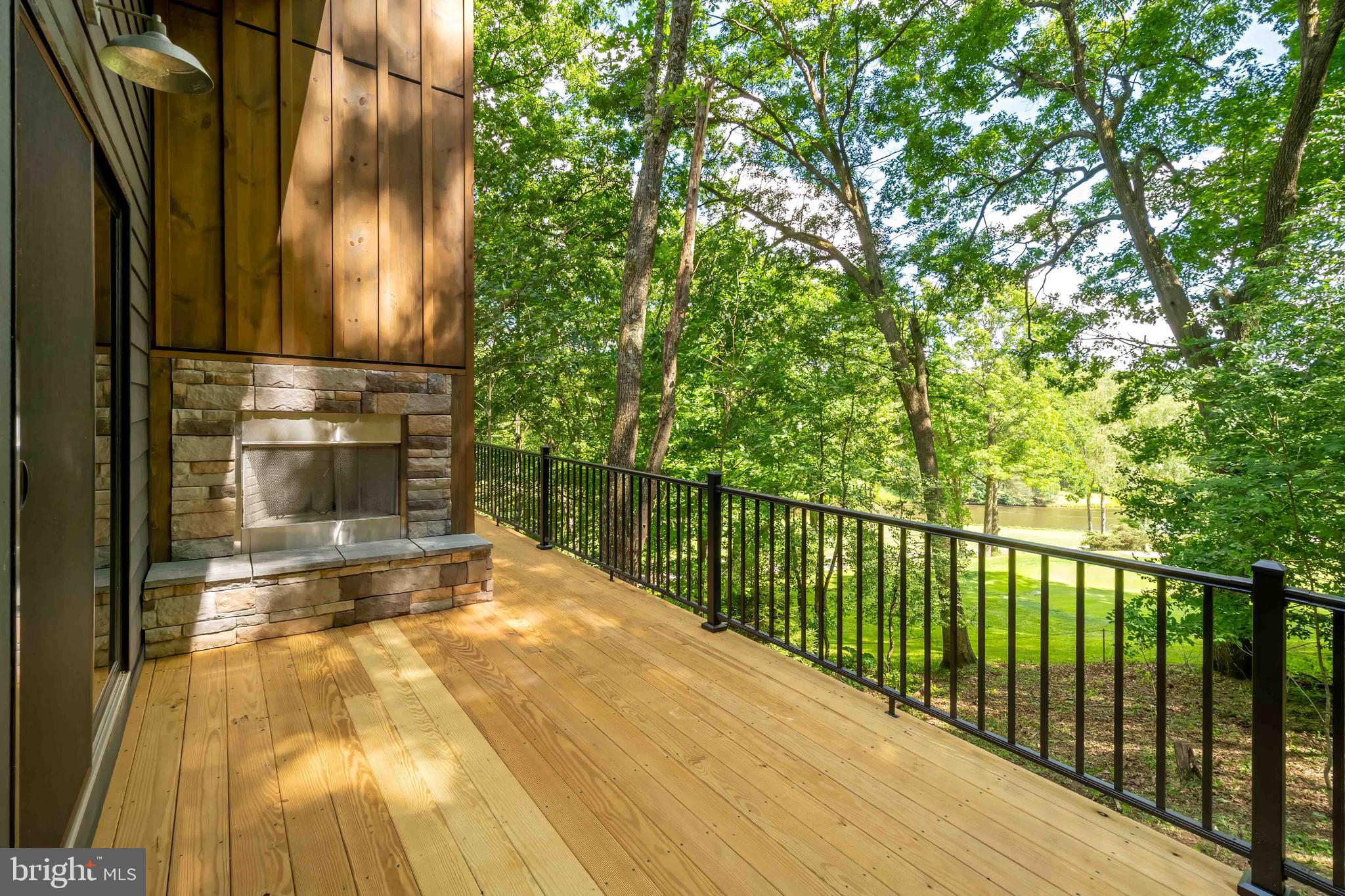 COUNTRY CLUB ACRES - Residential