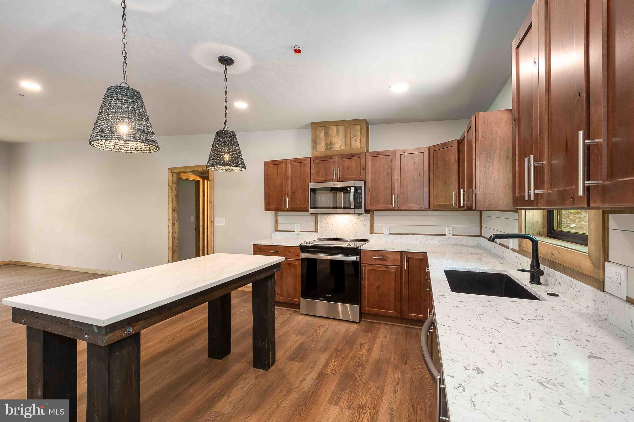 COUNTRY CLUB ACRES - Residential